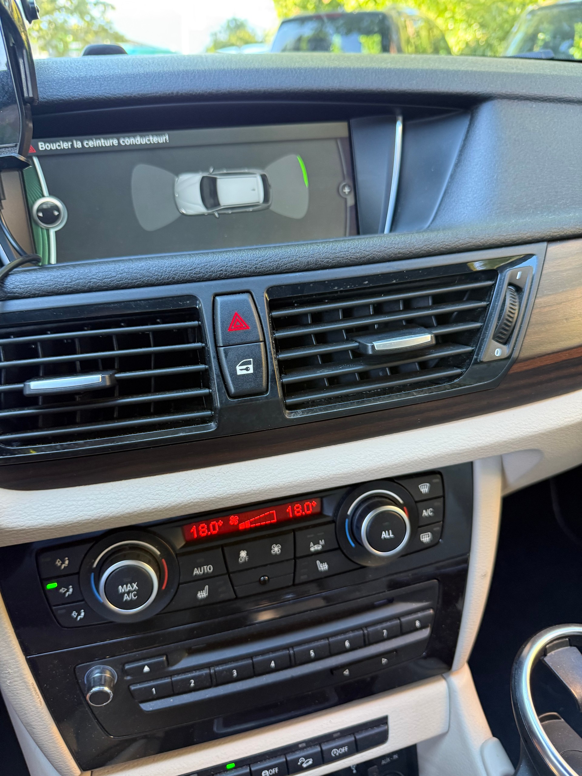 BMW X1 xDrive 20i xLine Steptronic-image-14