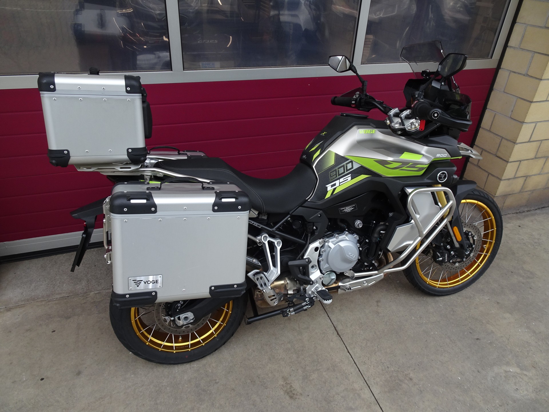 VOGE 900DSX-image-14