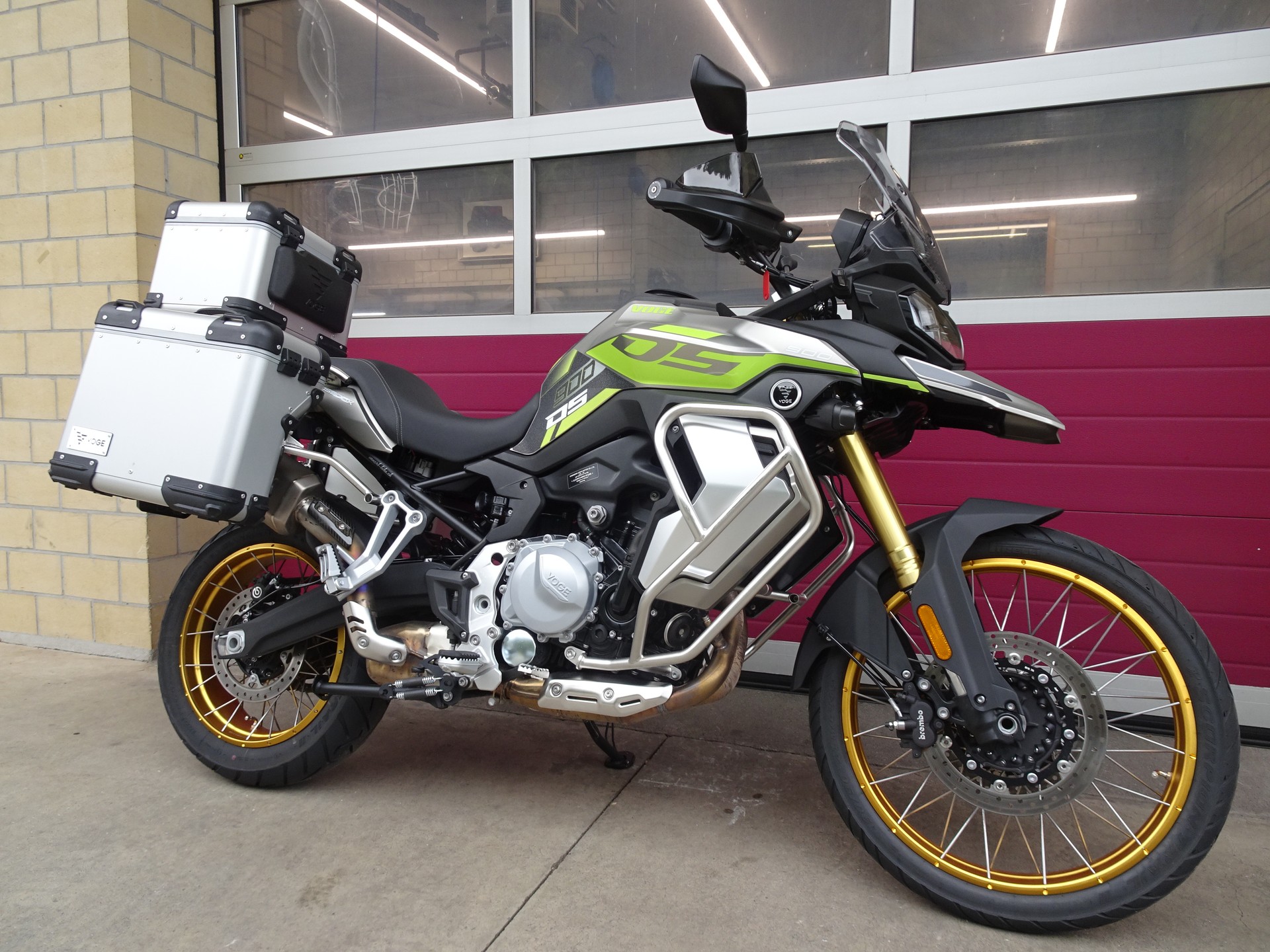 VOGE 900DSX-image-10