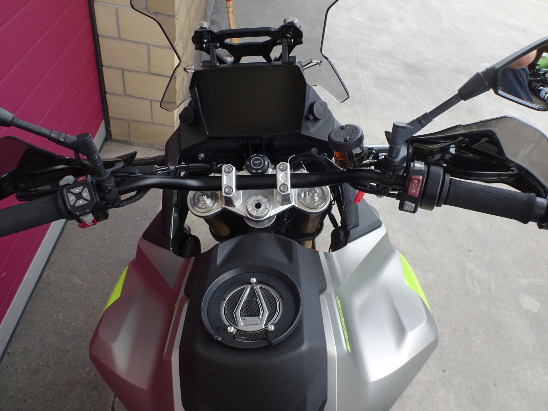 VOGE 900DSX-image-5