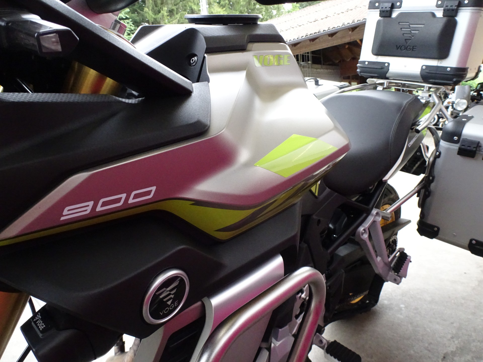 VOGE 900DSX-image-12