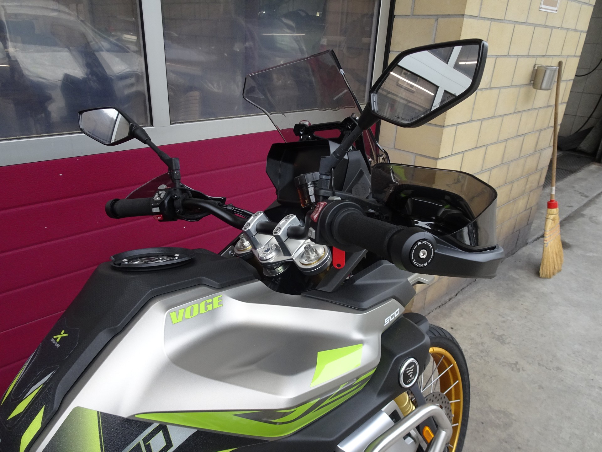 VOGE 900DSX-image-4