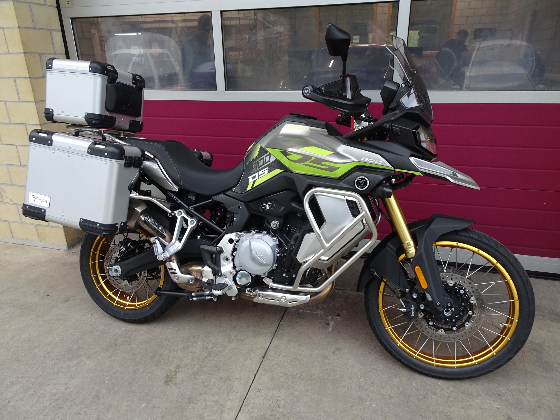 VOGE 900DSX-image-2