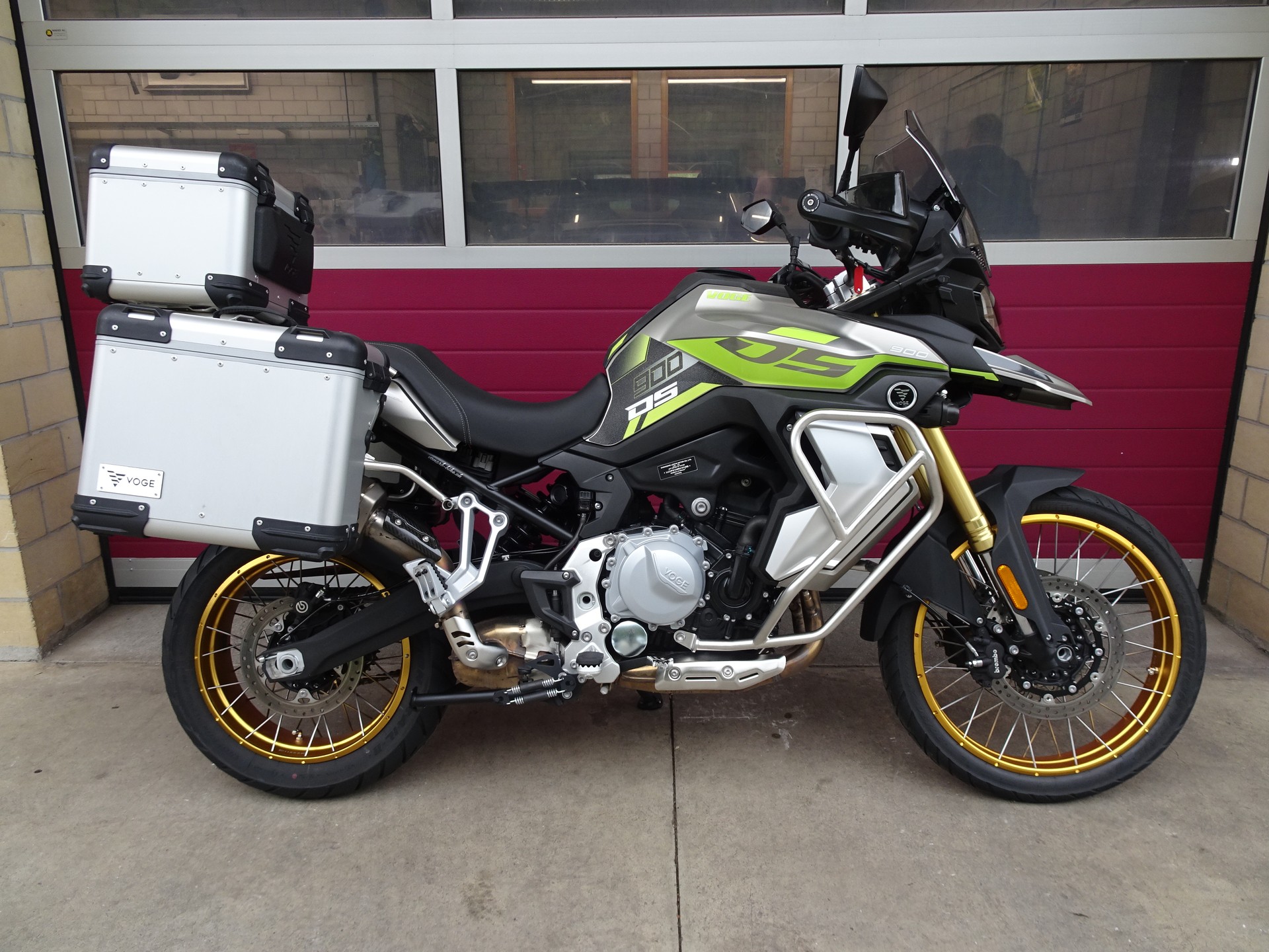 VOGE 900DSX-image-0