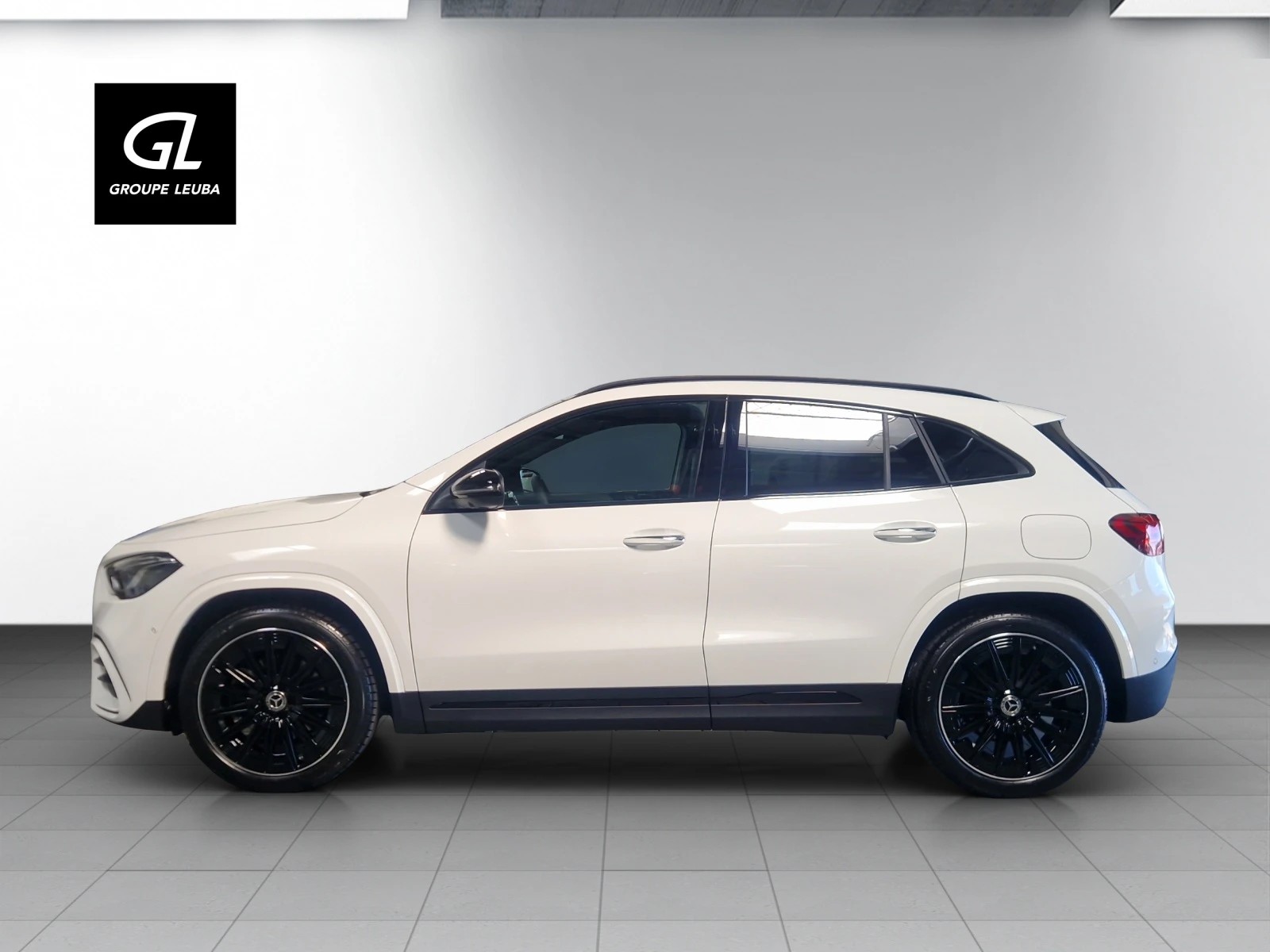MERCEDES-BENZ GLA 200 Night Star 7G-DCT-showroom-element-2