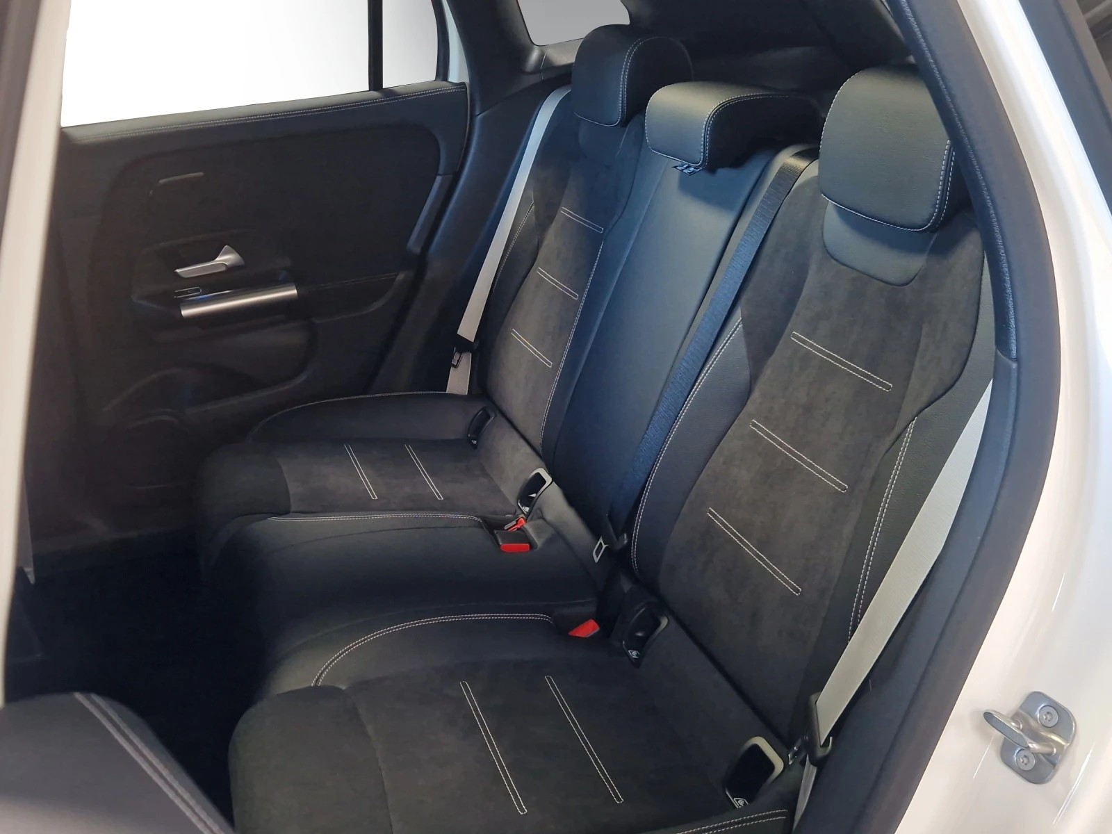 MERCEDES-BENZ GLA 200 Night Star 7G-DCT-image-11