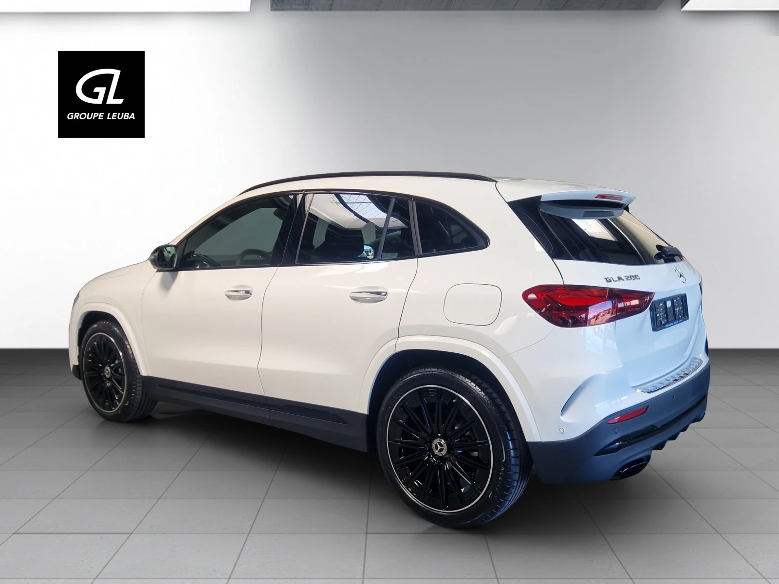 MERCEDES-BENZ GLA 200 Night Star 7G-DCT-showroom-element-1