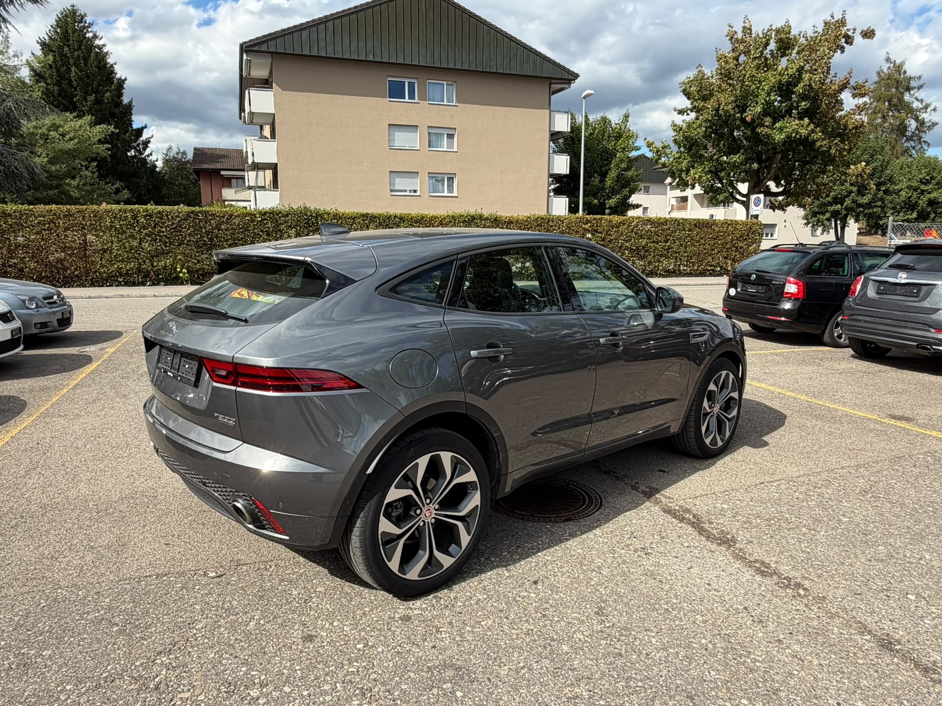 JAGUAR E-Pace 2.0 P300 R-Dynamic HSE AWD Automatik-showroom-element-3