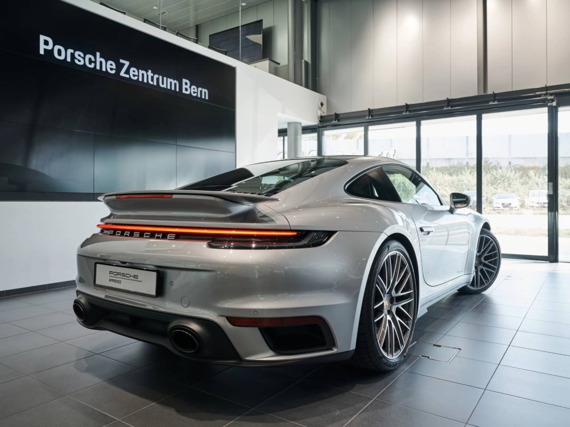 PORSCHE 911 Turbo-showroom-element-2