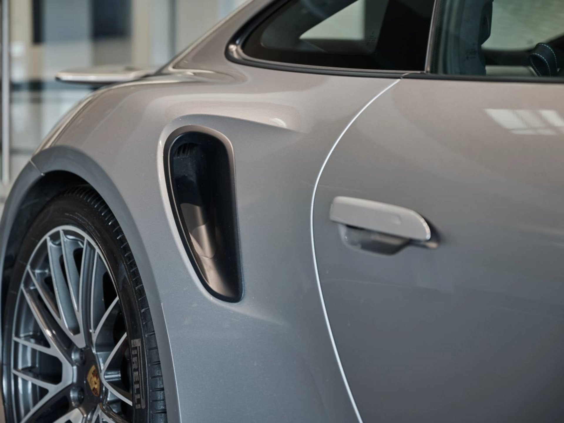 PORSCHE 911 Turbo-image-26