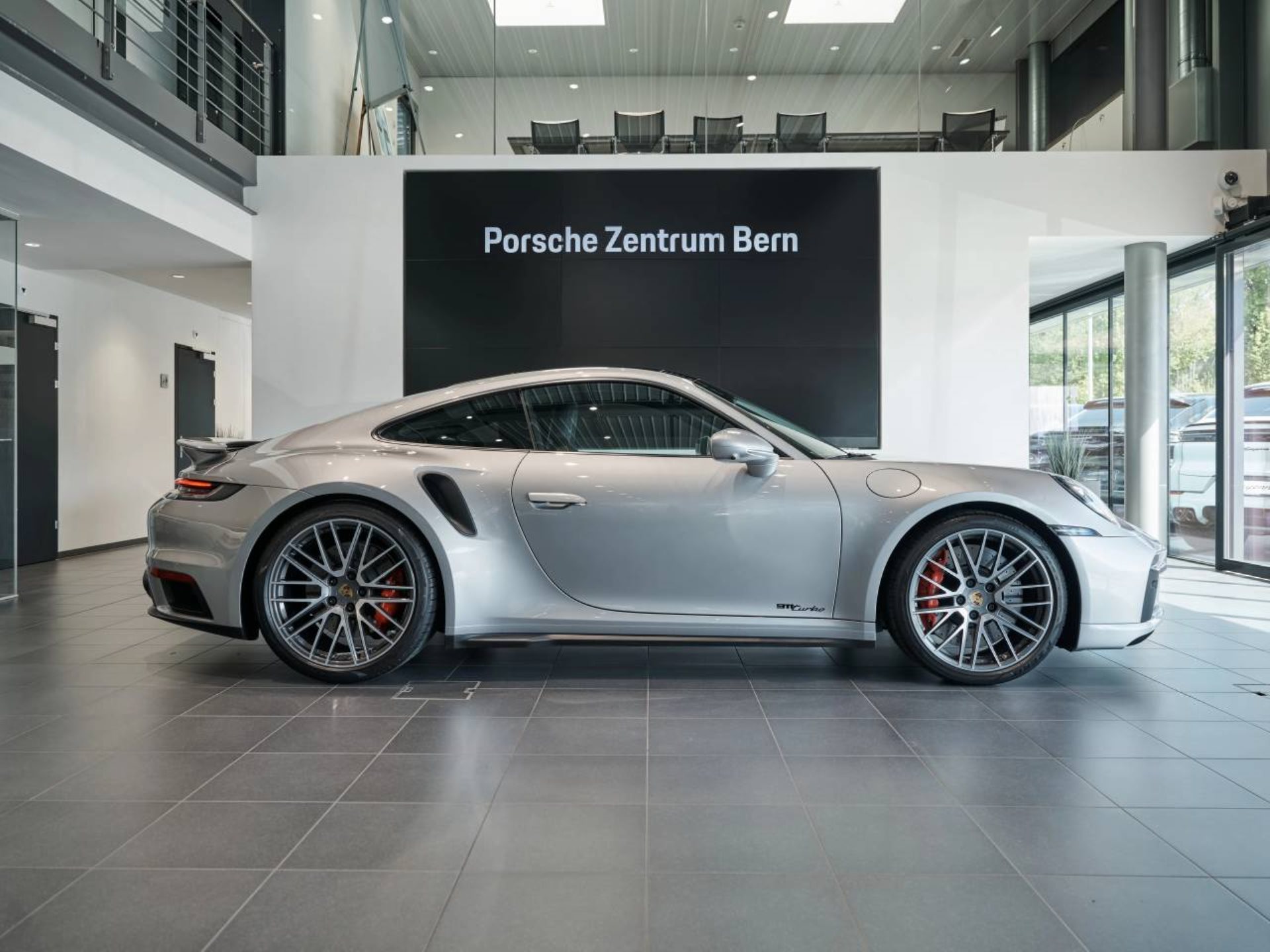 PORSCHE 911 Turbo-showroom-element-1