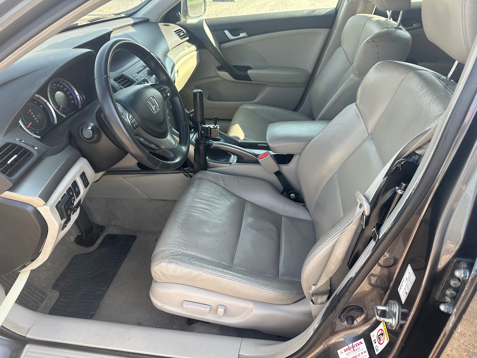 HONDA Accord Tourer 2.0i 16V Executive Automatic-image-9