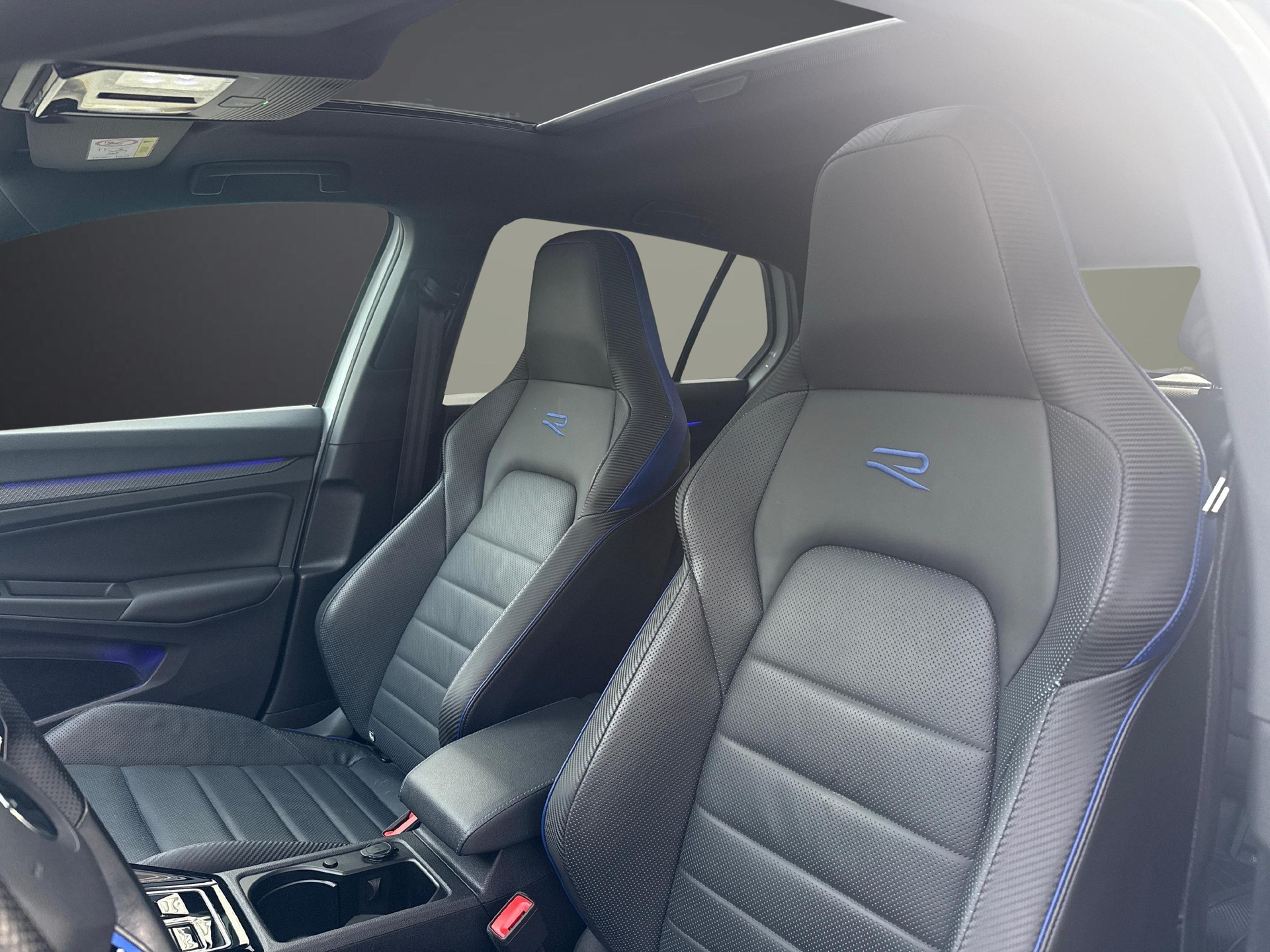 VW Golf VIII 2.0 TSI R DSG 4motion-image-7