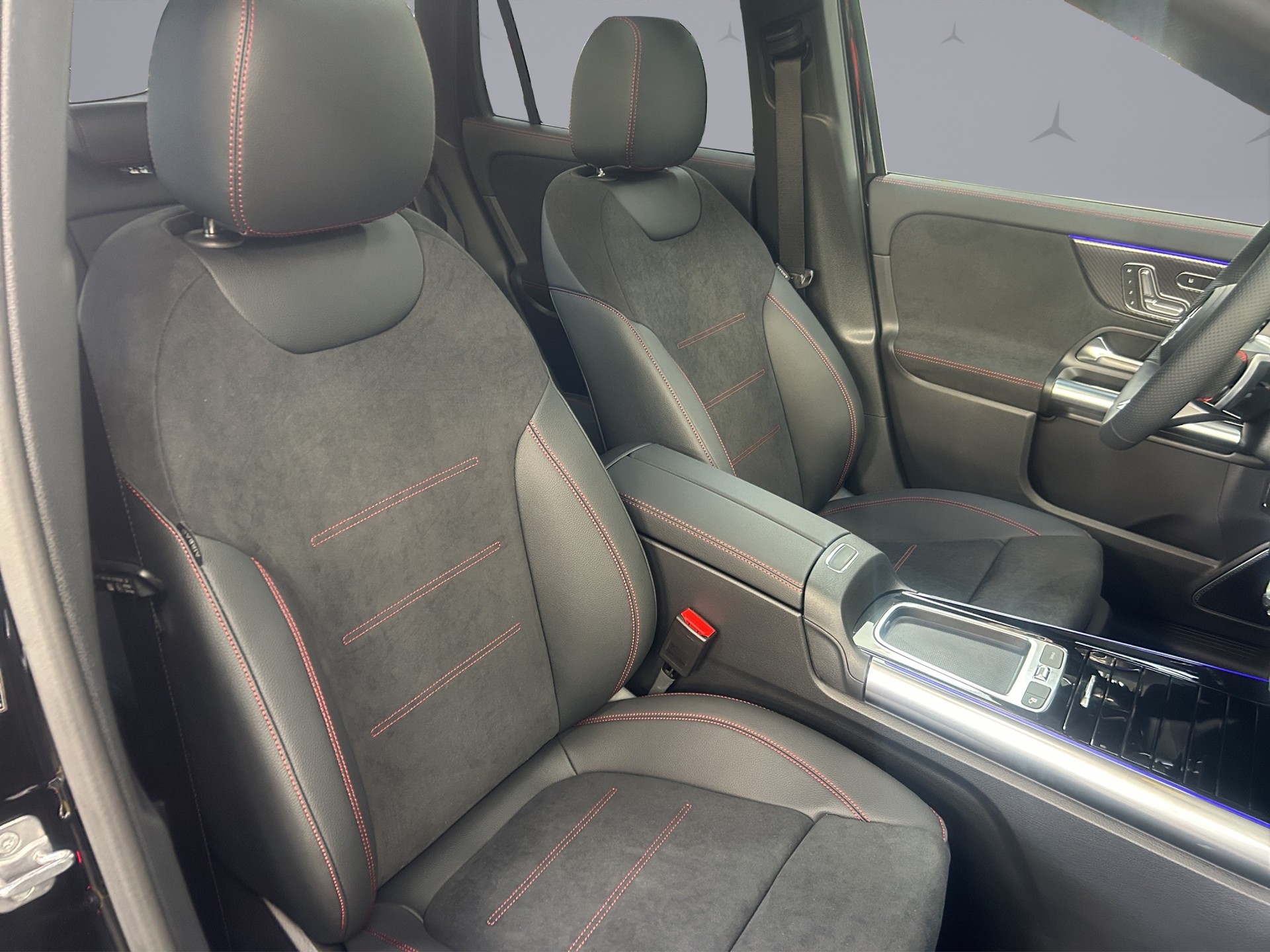 MERCEDES-BENZ GLA-Klasse H247 GLA 250 Swiss Star AMG Line 4matic-image-16