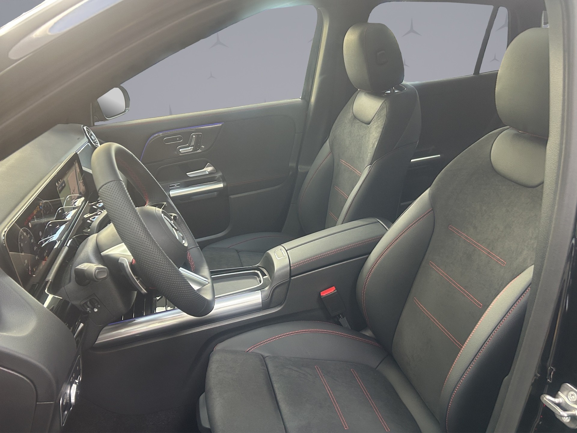 MERCEDES-BENZ GLA-Klasse H247 GLA 250 Swiss Star AMG Line 4matic-image-9