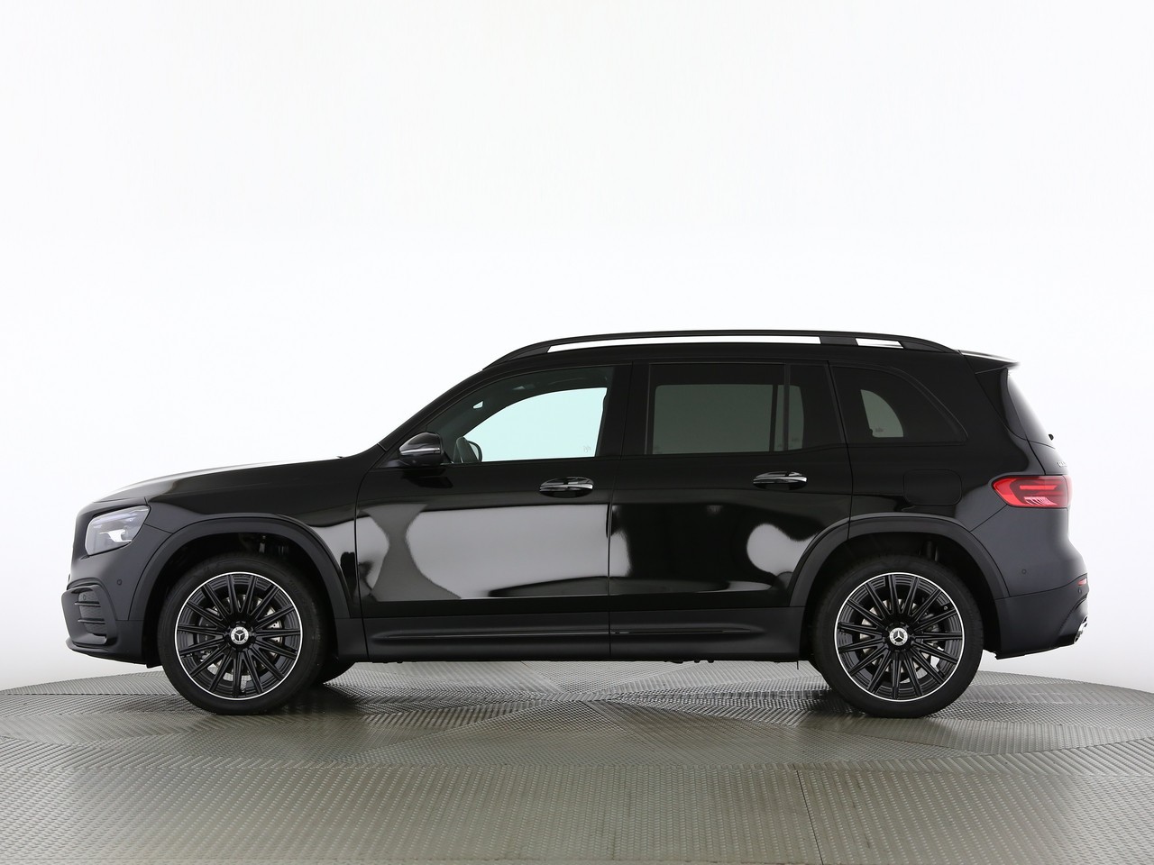 MERCEDES-BENZ GLB 220 d 4Matic 8G-Tronic-showroom-element-2