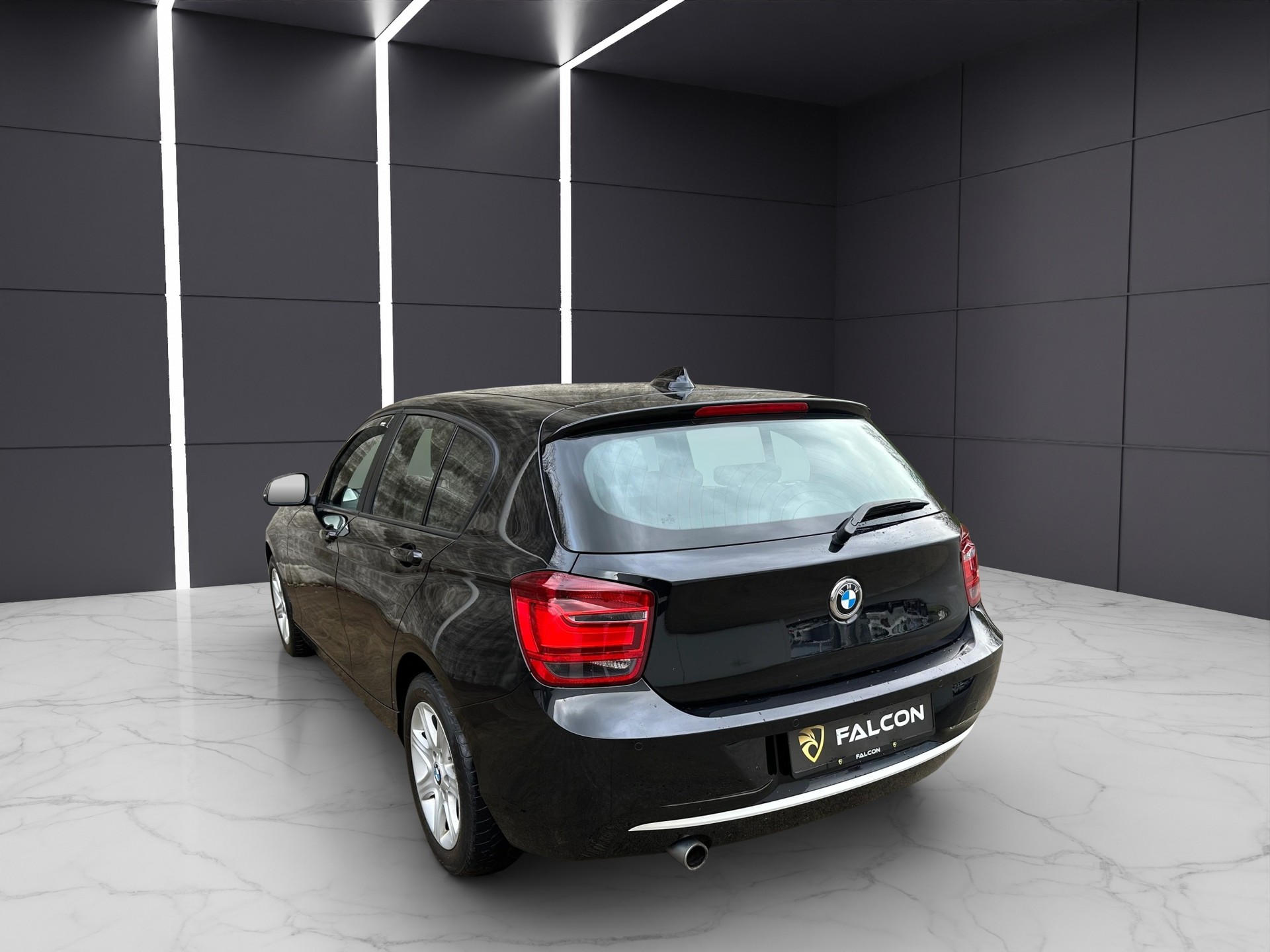 BMW 120d Urban Line Steptronic-showroom-element-3