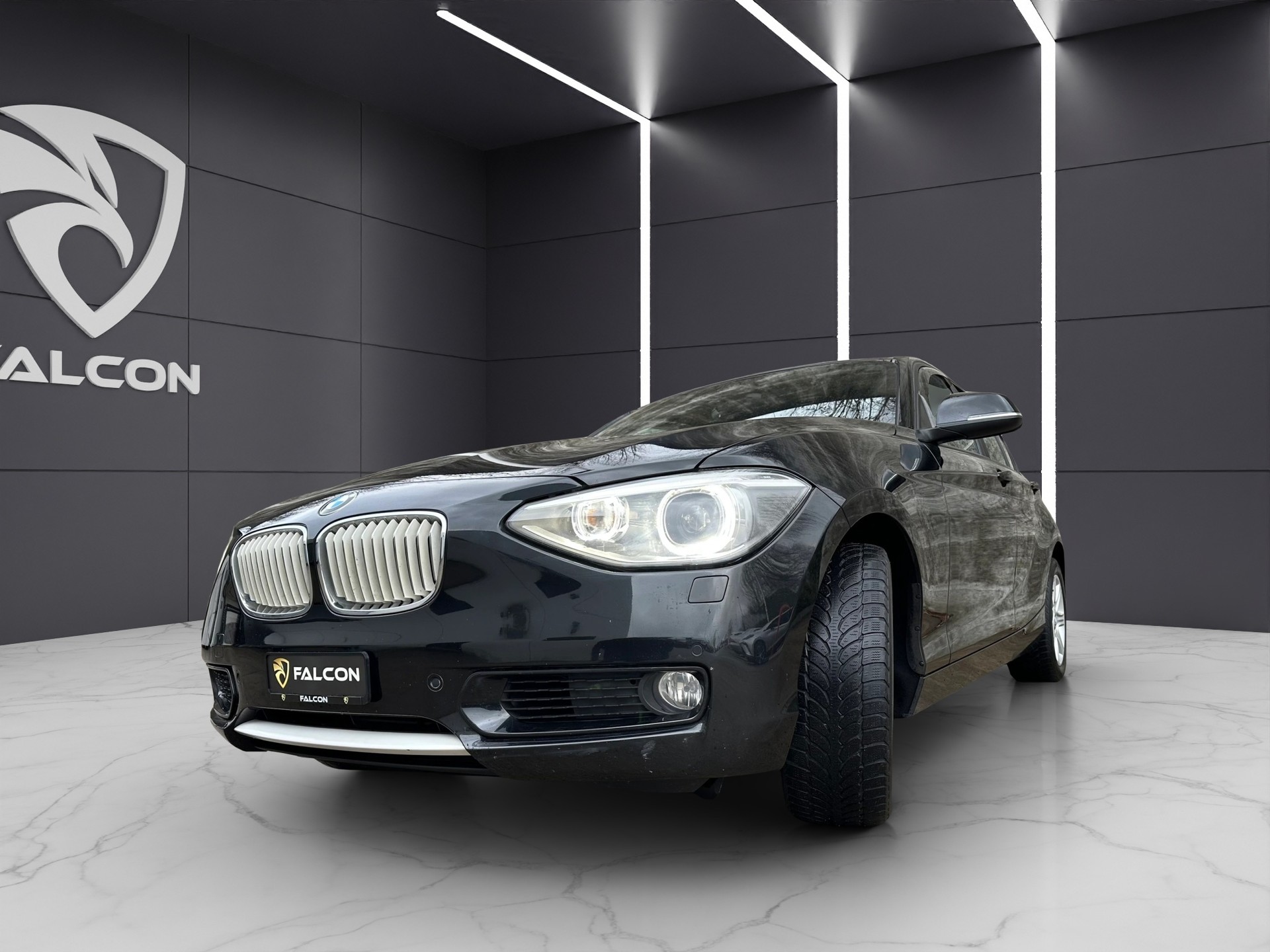 BMW 120d Urban Line Steptronic-showroom-element-1