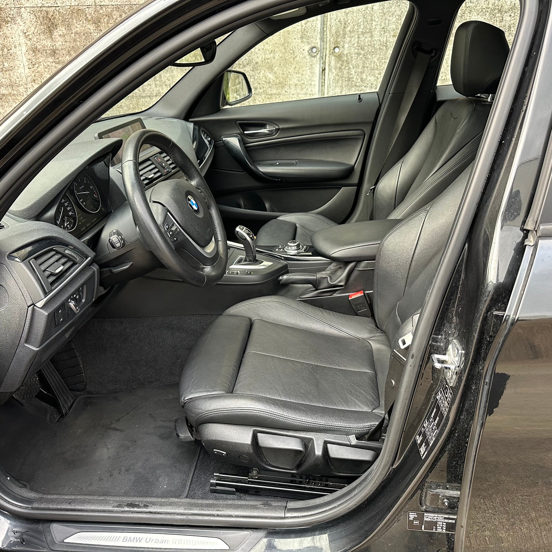 BMW 120d Urban Line Steptronic-image-18