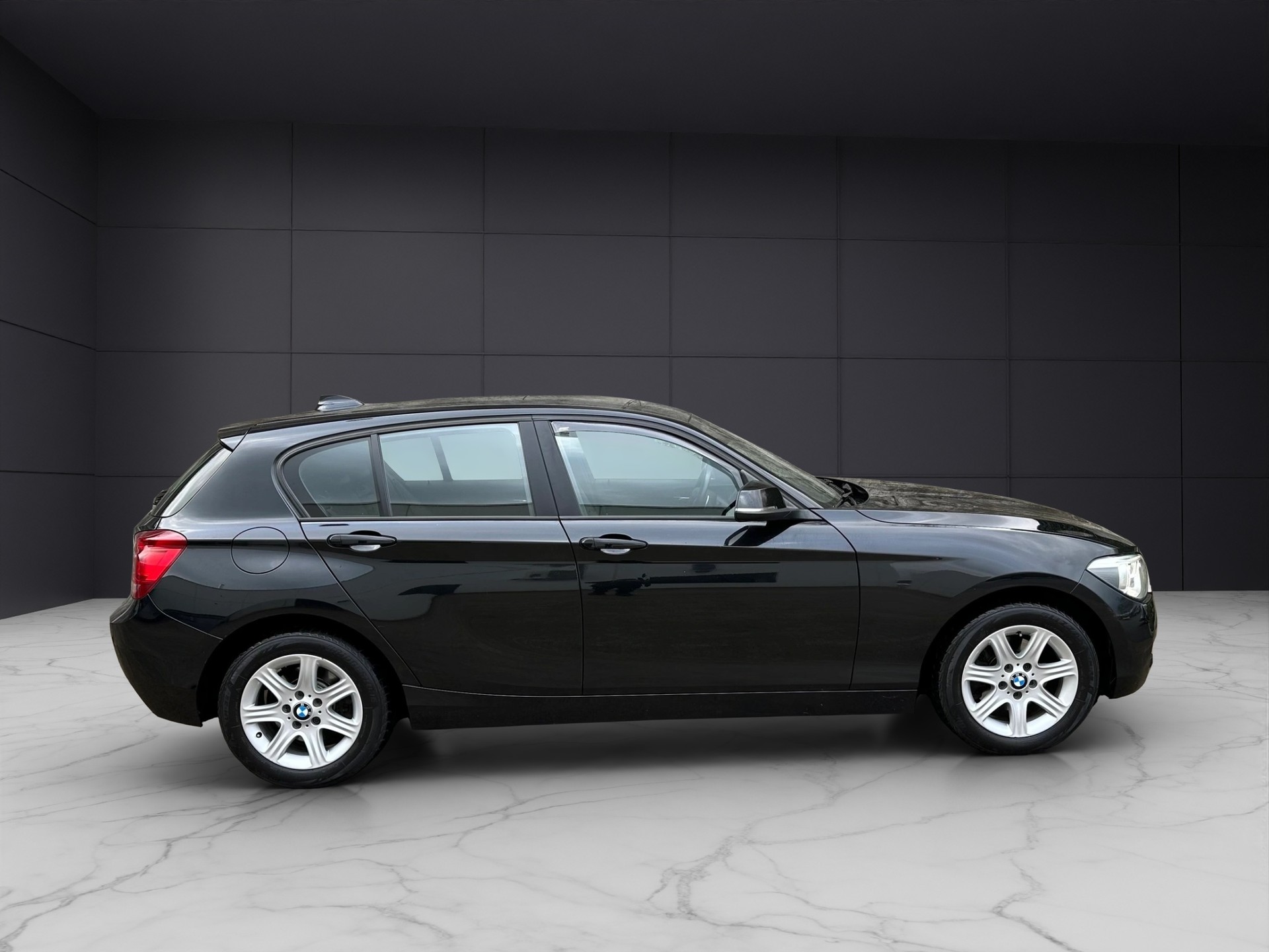 BMW 120d Urban Line Steptronic-image-6