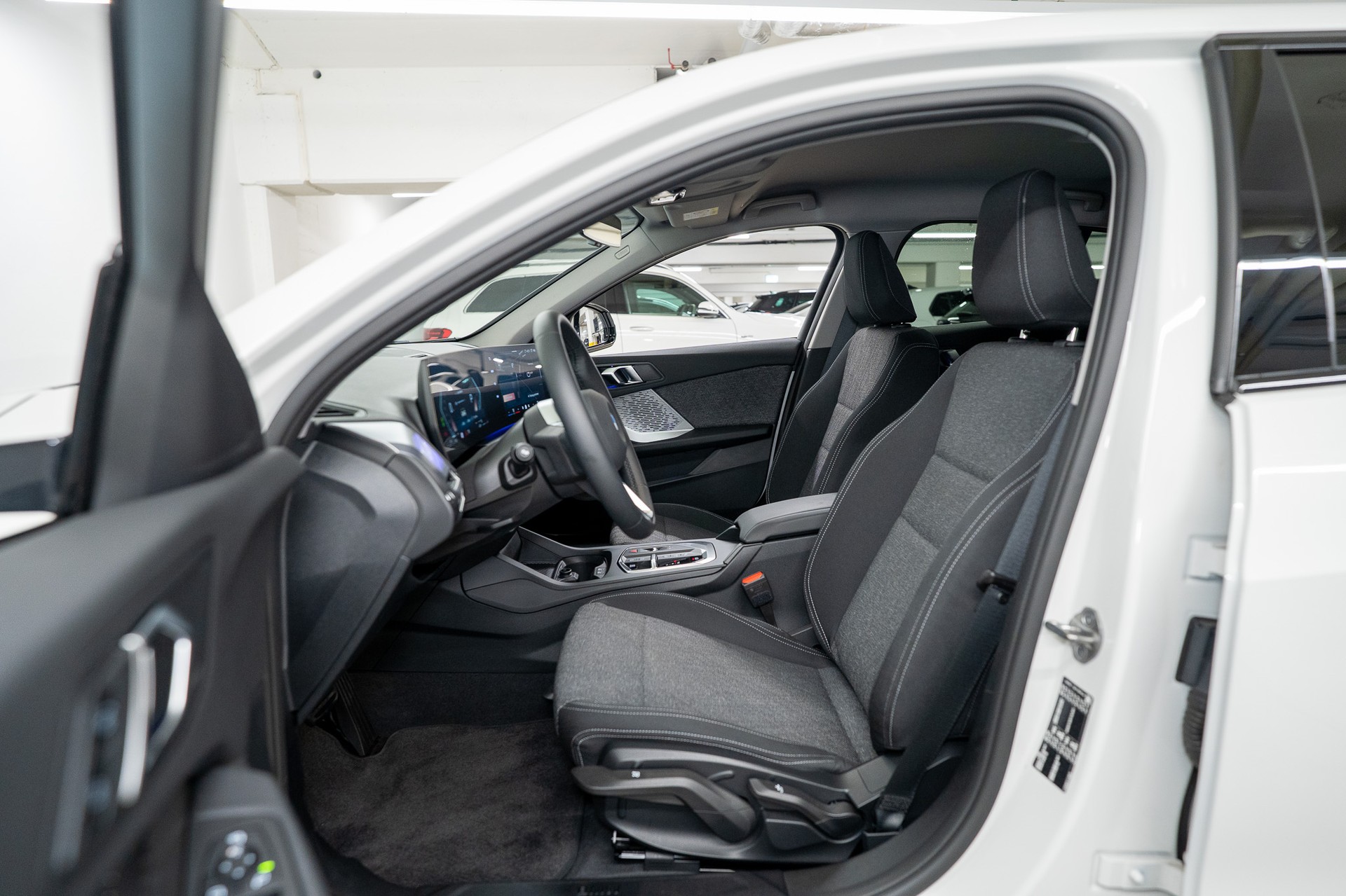BMW 118d M Sport *Neues Modell* Rückfahrkamera / Driving Assistant / Ambientebeleuchtung-image-9