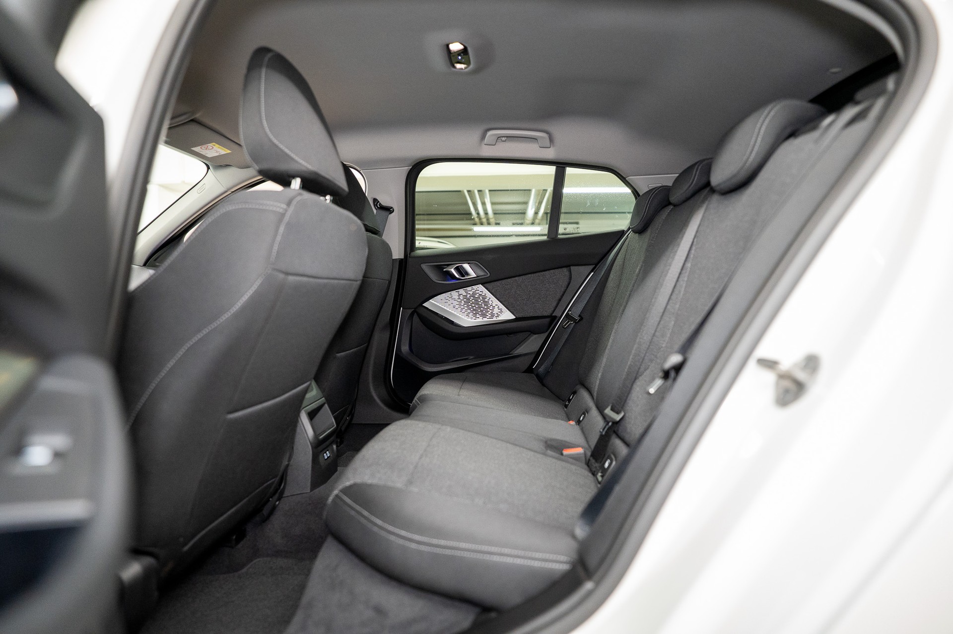 BMW 118d M Sport *Neues Modell* Rückfahrkamera / Driving Assistant / Ambientebeleuchtung-image-10