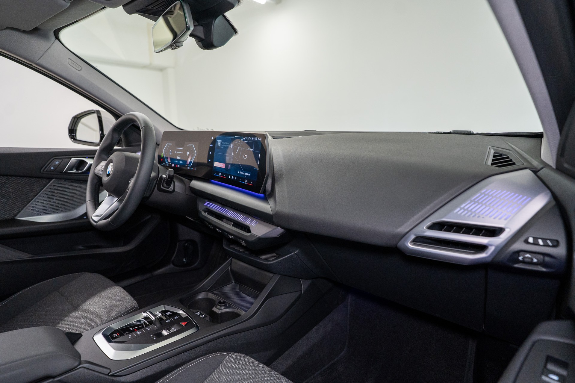 BMW 118d M Sport *Neues Modell* Rückfahrkamera / Driving Assistant / Ambientebeleuchtung-image-13