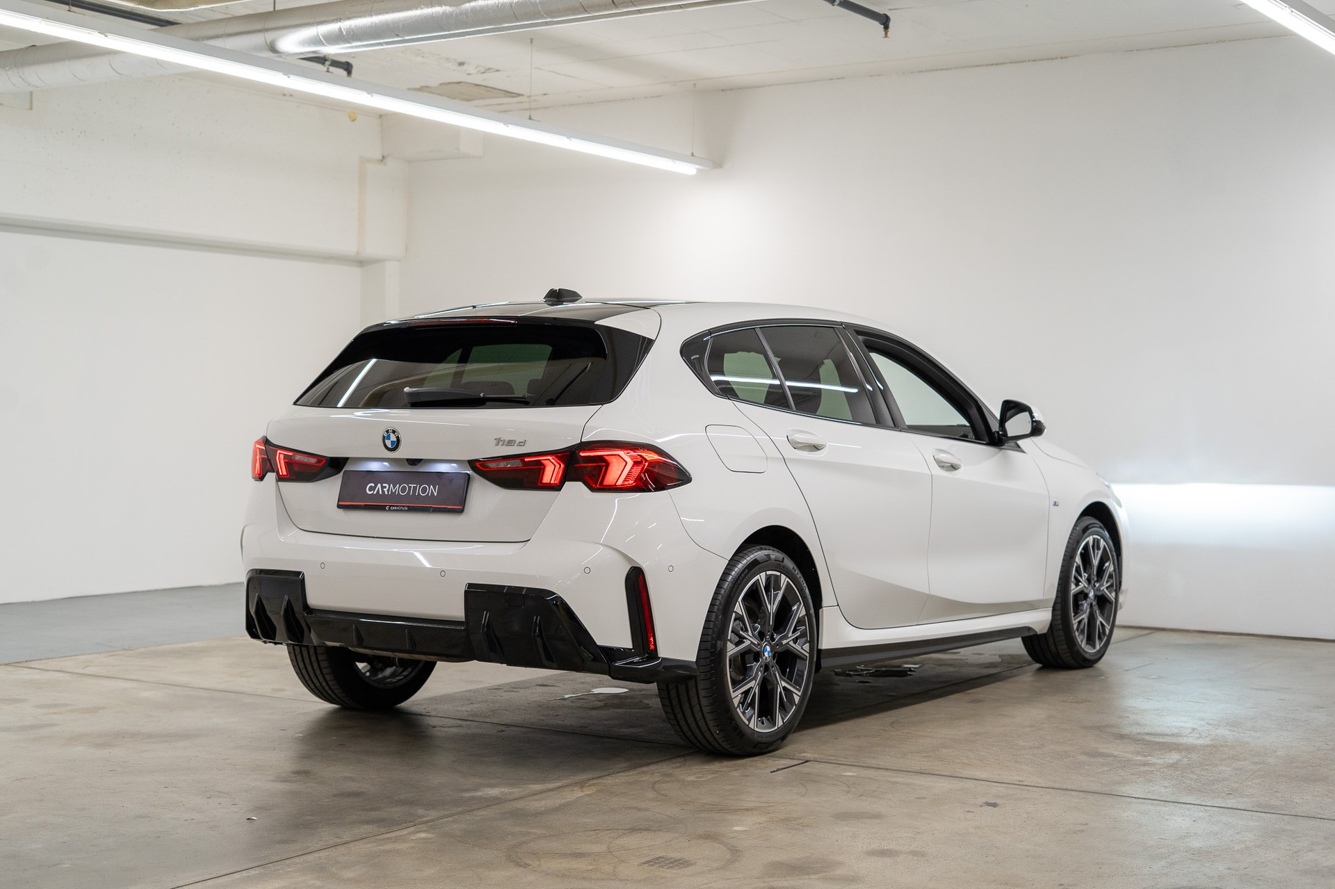 BMW 118d M Sport *Neues Modell* Rückfahrkamera / Driving Assistant / Ambientebeleuchtung-showroom-element-3