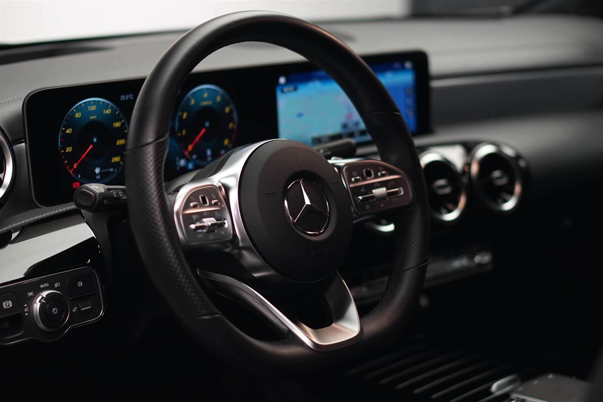 MERCEDES-BENZ A 250 4Matic AMG Line 7G-DCT *CH-Fahrzeug* *Head-Up* *LED*-image-25