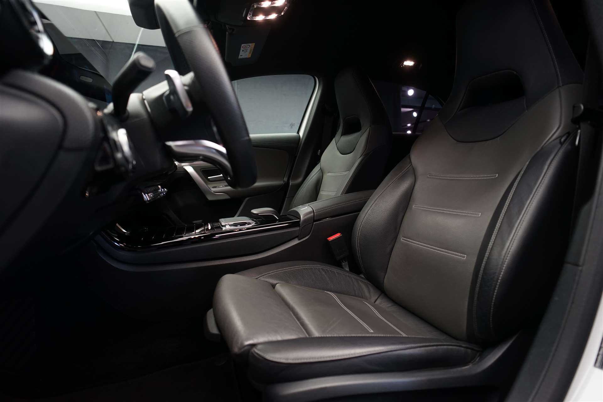 MERCEDES-BENZ A 250 4Matic AMG Line 7G-DCT *CH-Fahrzeug* *Head-Up* *LED*-image-17