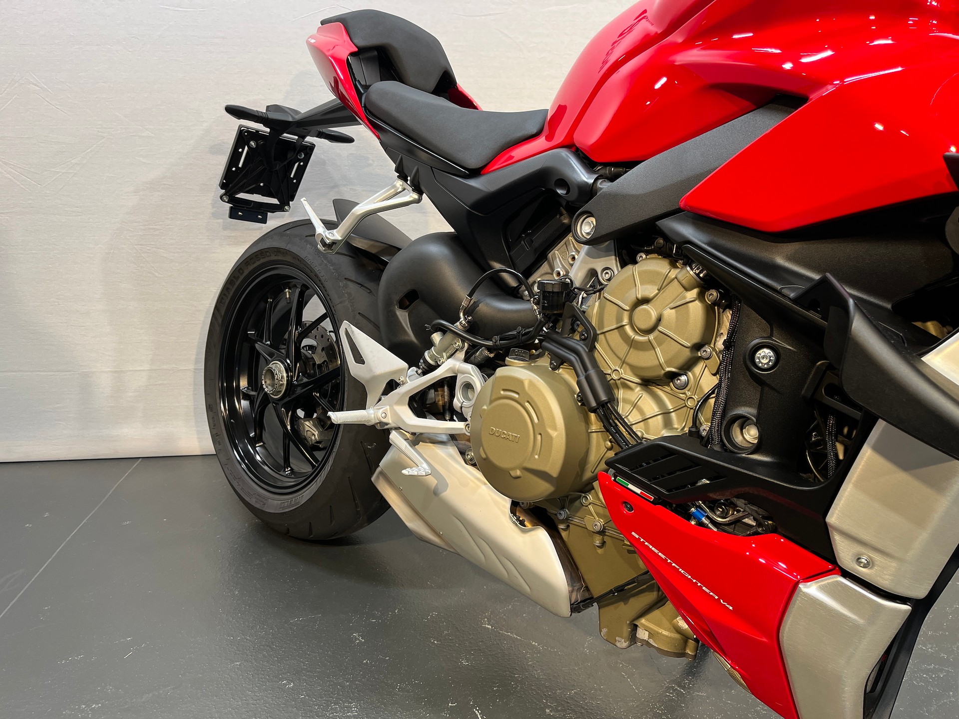 DUCATI Streetfighter V4-image-6