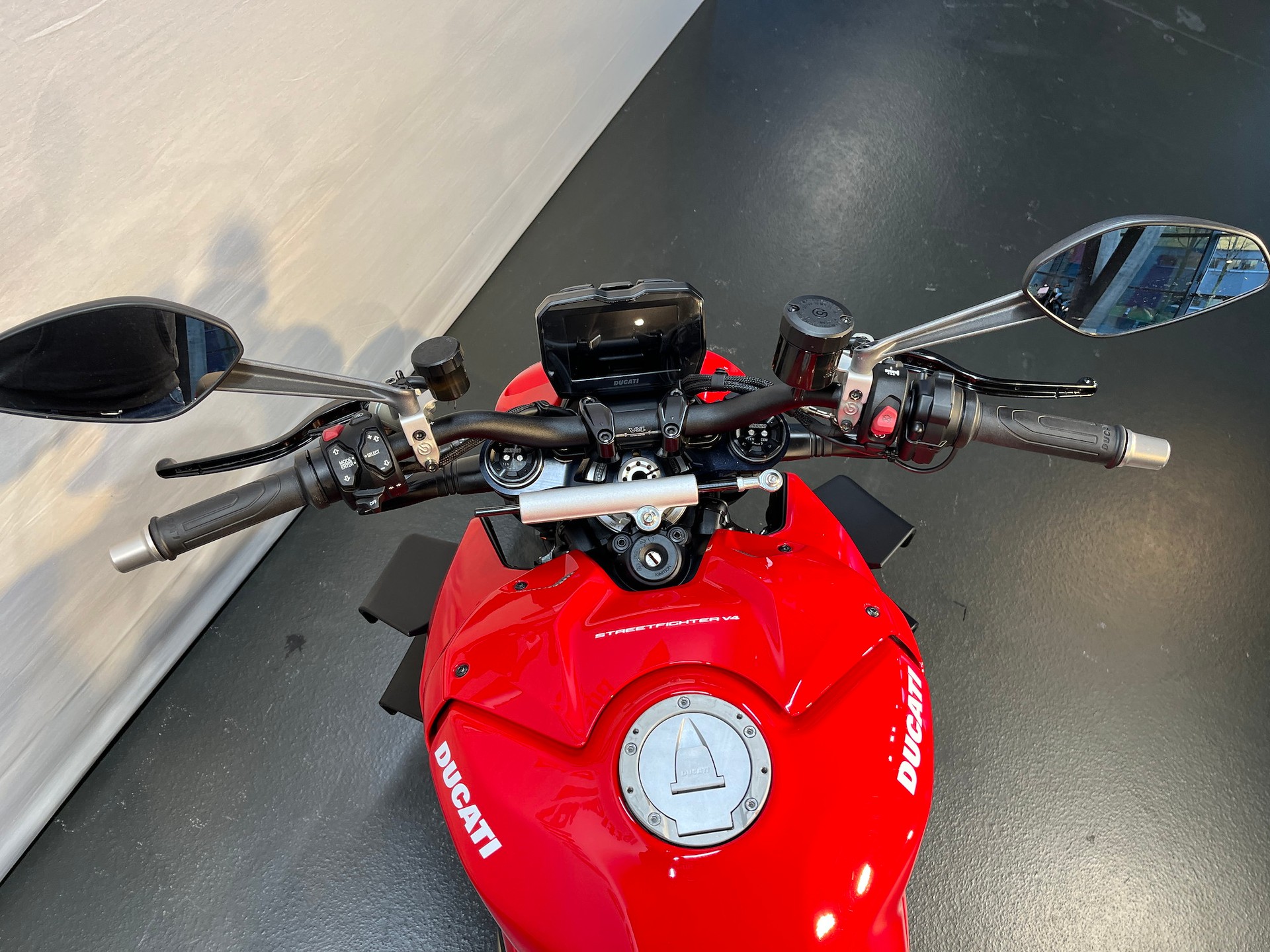 DUCATI Streetfighter V4-image-3