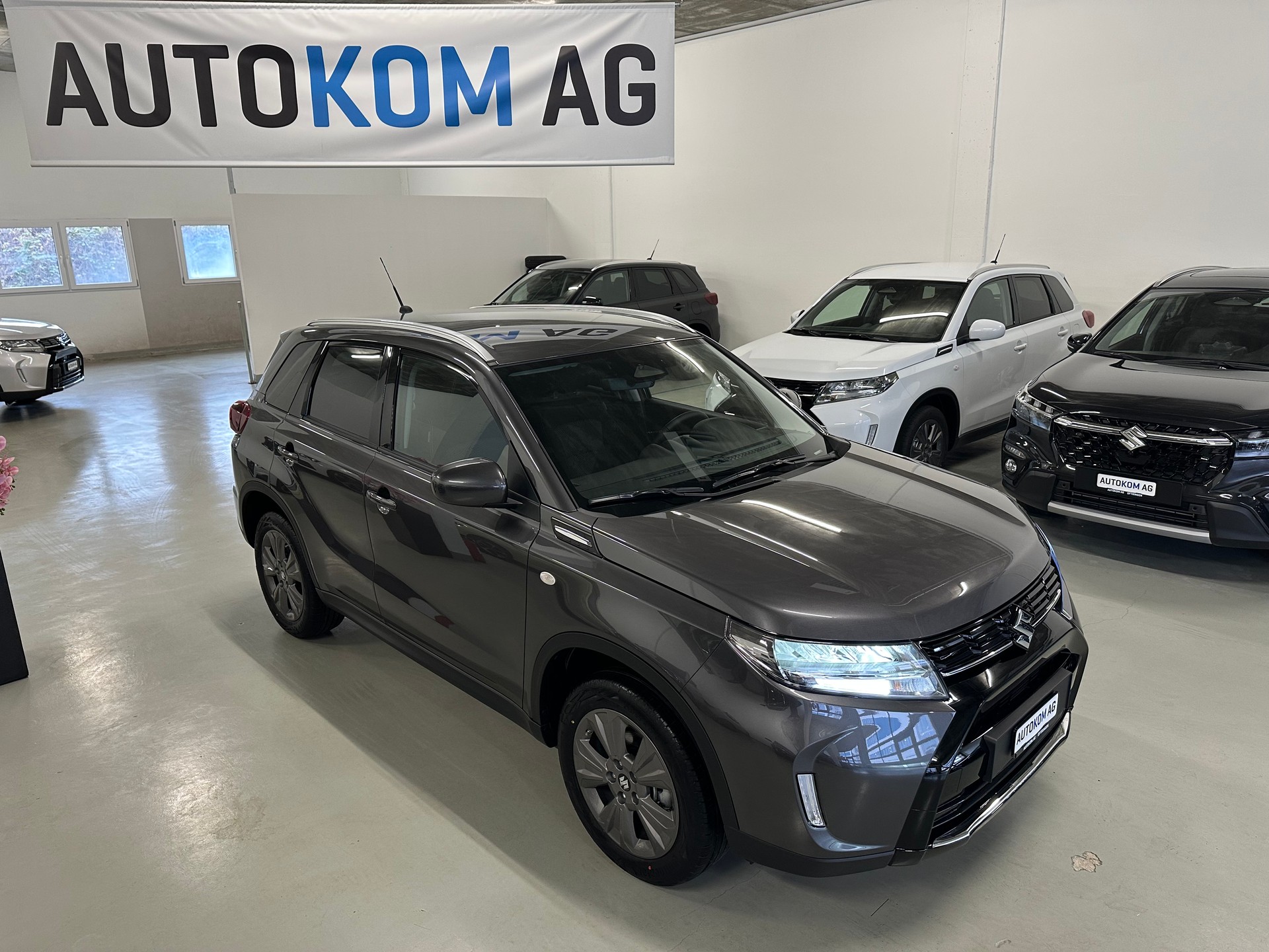 SUZUKI Vitara 1.4 Boosterjet Compact + 4x4 Hybrid Automatic-image-1