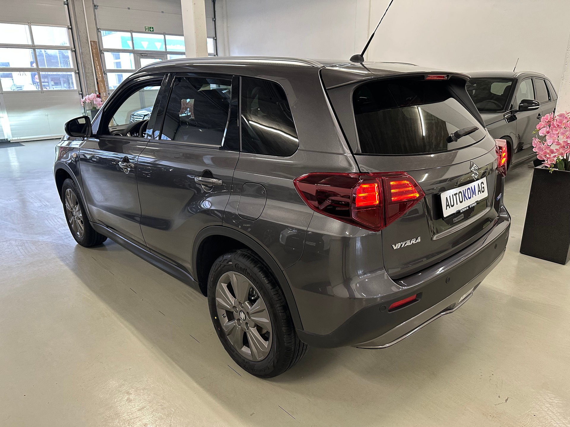 SUZUKI Vitara 1.4 Boosterjet Compact + 4x4 Hybrid Automatic-image-3