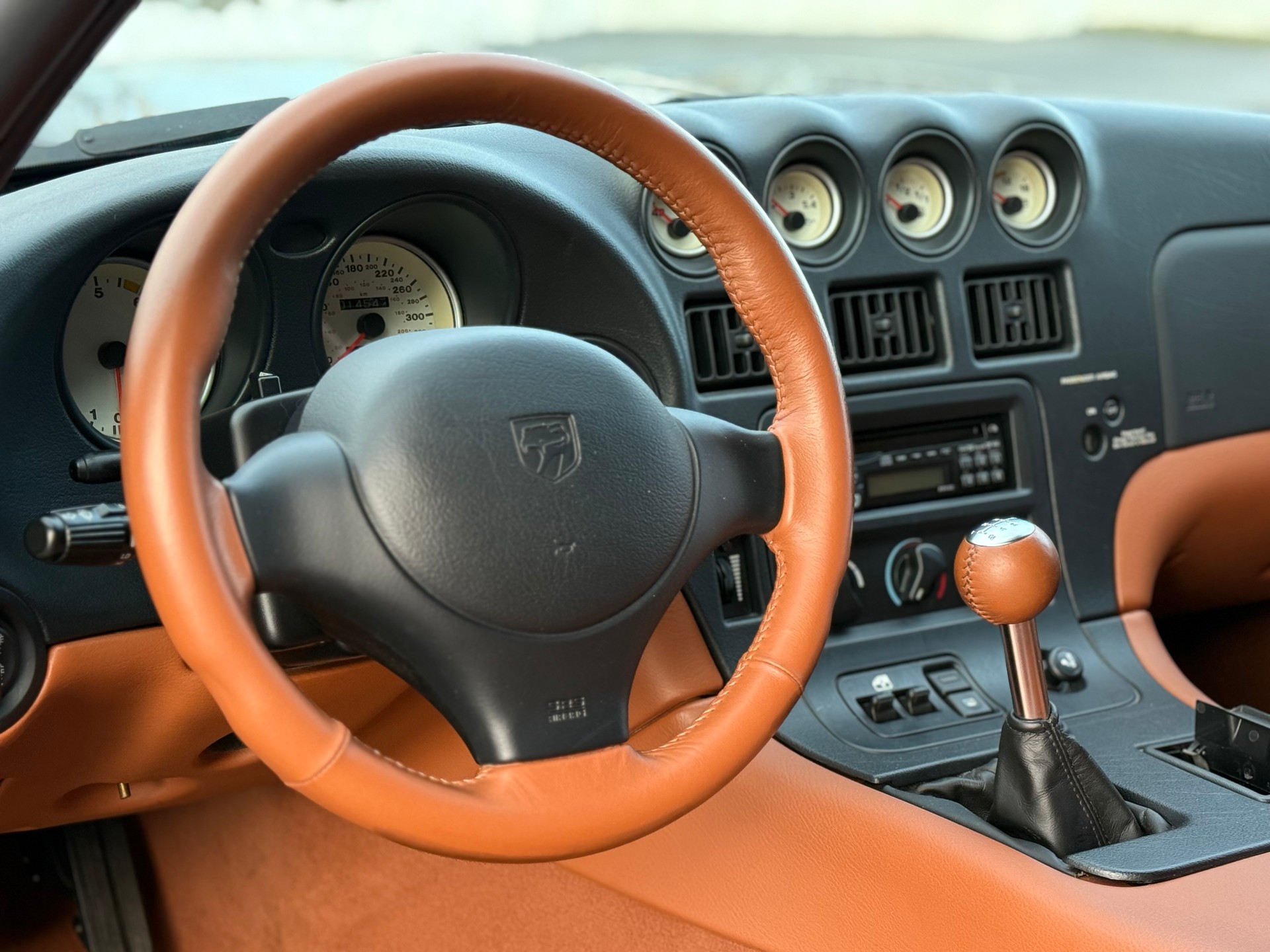 DODGE GTS-image-12