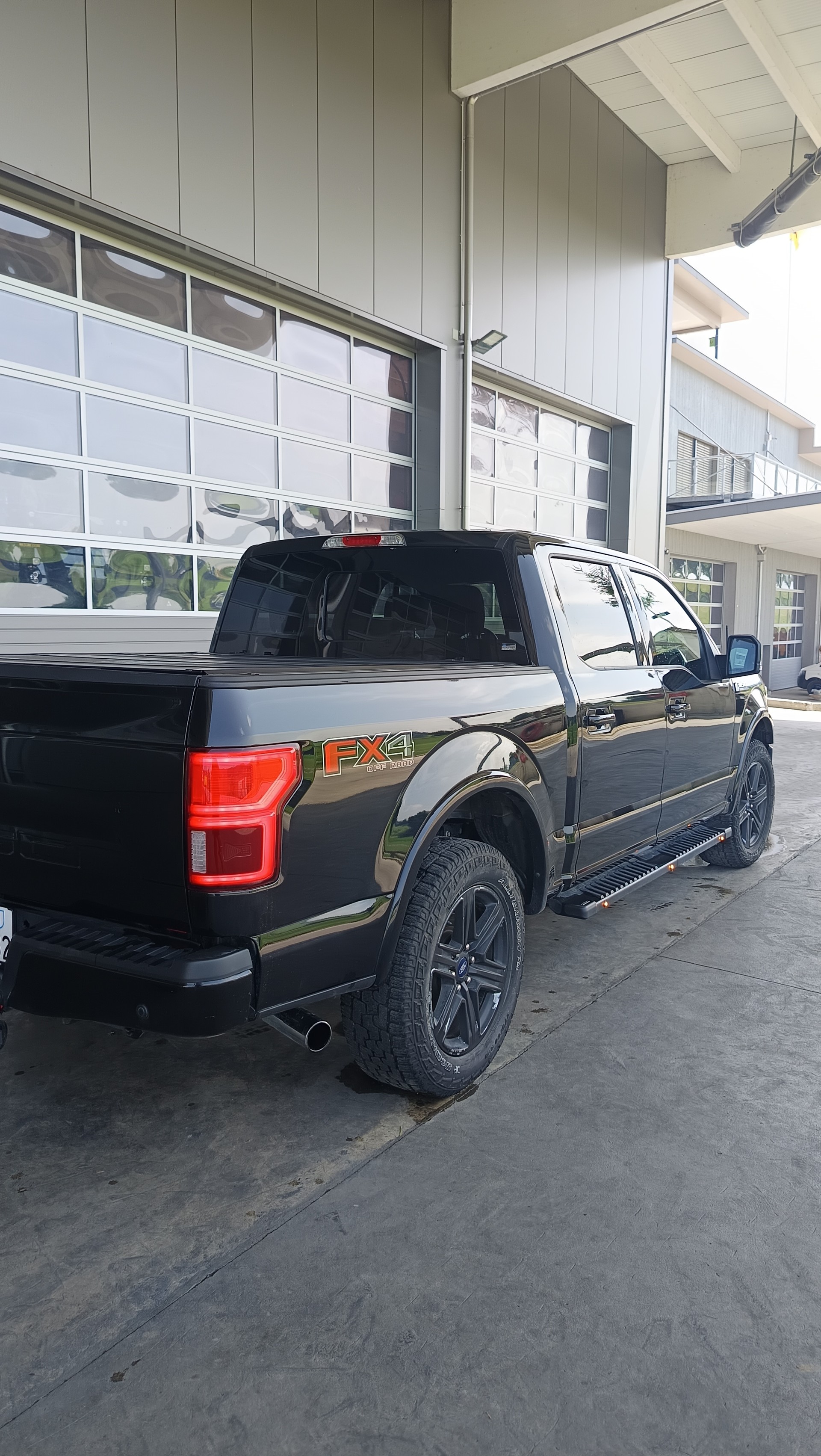 FORD F-150 Larait-image-1