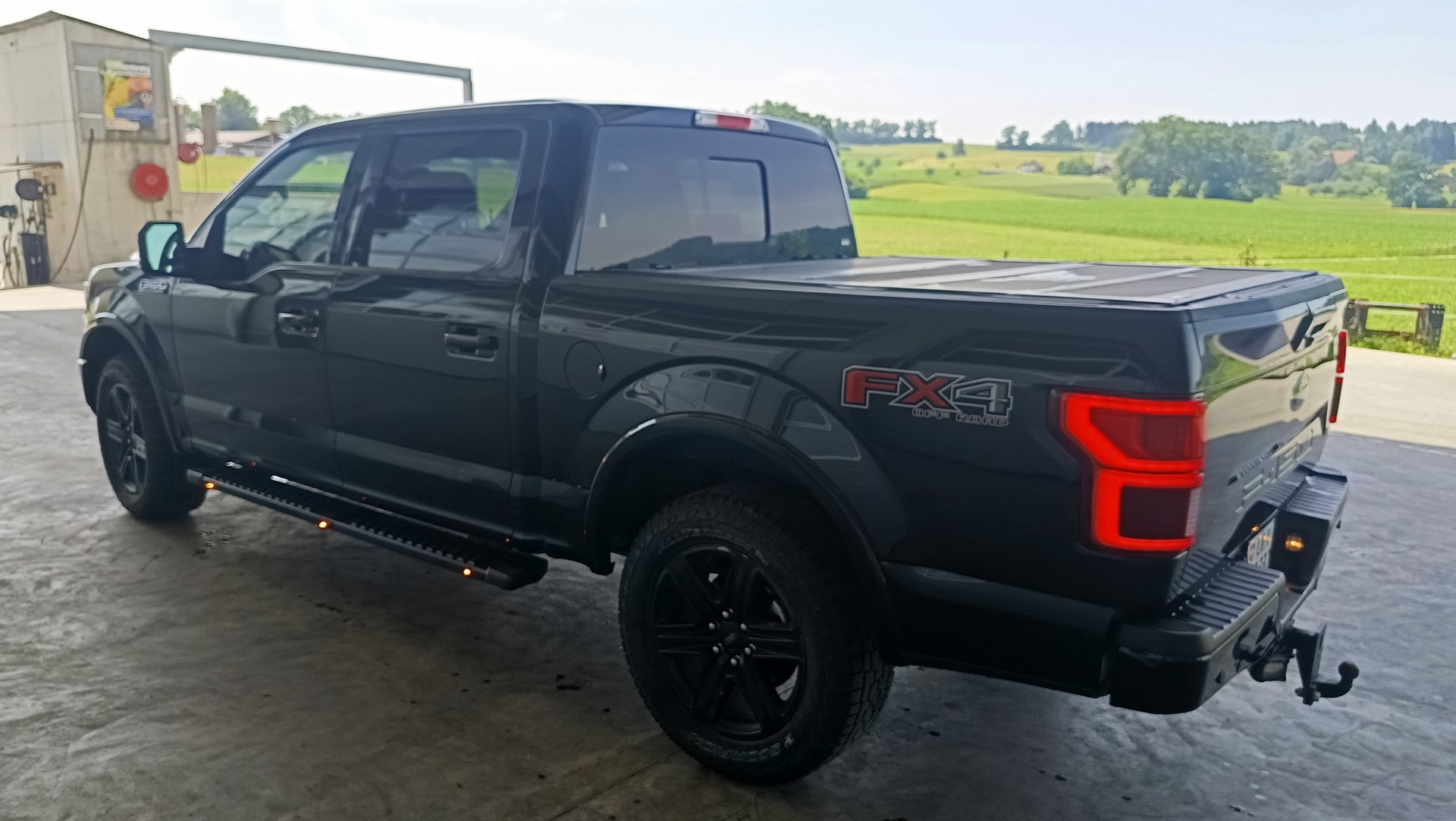FORD F-150 Larait-image-4