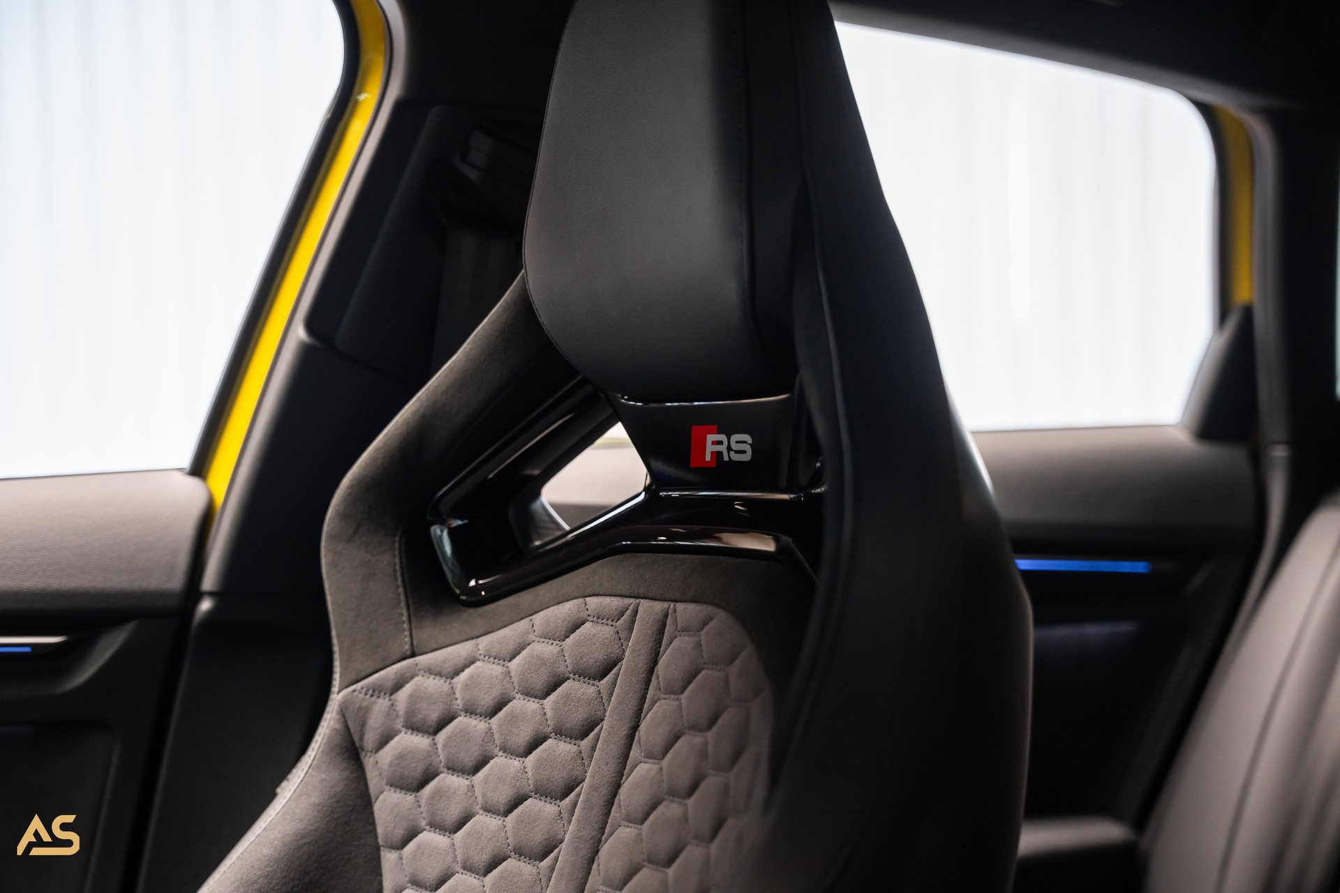 AUDI RS3 Sportback 2.5 TSI Facelift *PHYTONGELB* UNIKAT | KERAMIK-BREMSEN | FULL-CARBON | R8-SCHALENSITZE | GARANTIE 5J. | 290 KMH-image-13