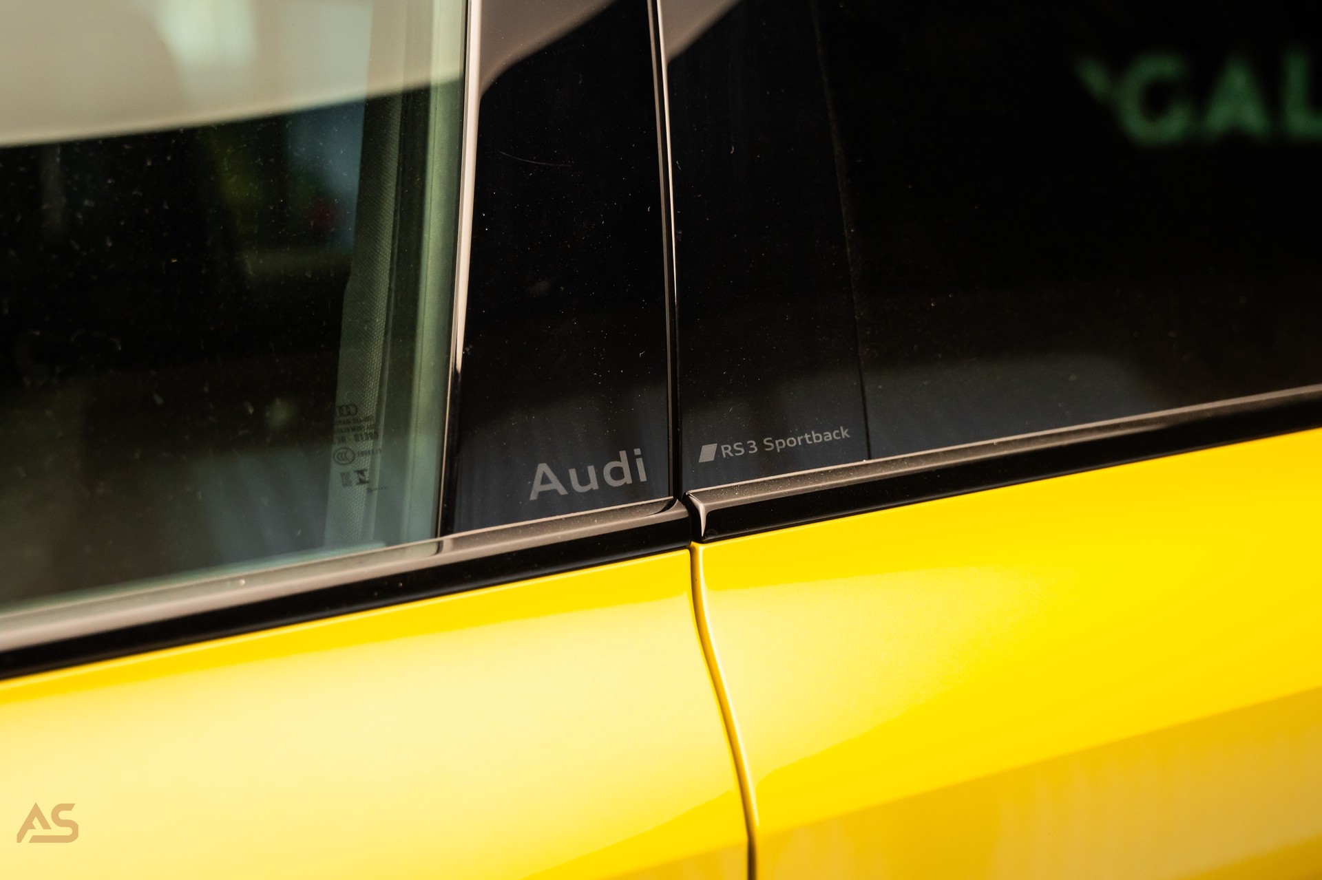 AUDI RS3 Sportback 2.5 TSI Facelift *PHYTONGELB* UNIKAT | KERAMIK-BREMSEN | FULL-CARBON | R8-SCHALENSITZE | GARANTIE 5J. | 290 KMH-image-7