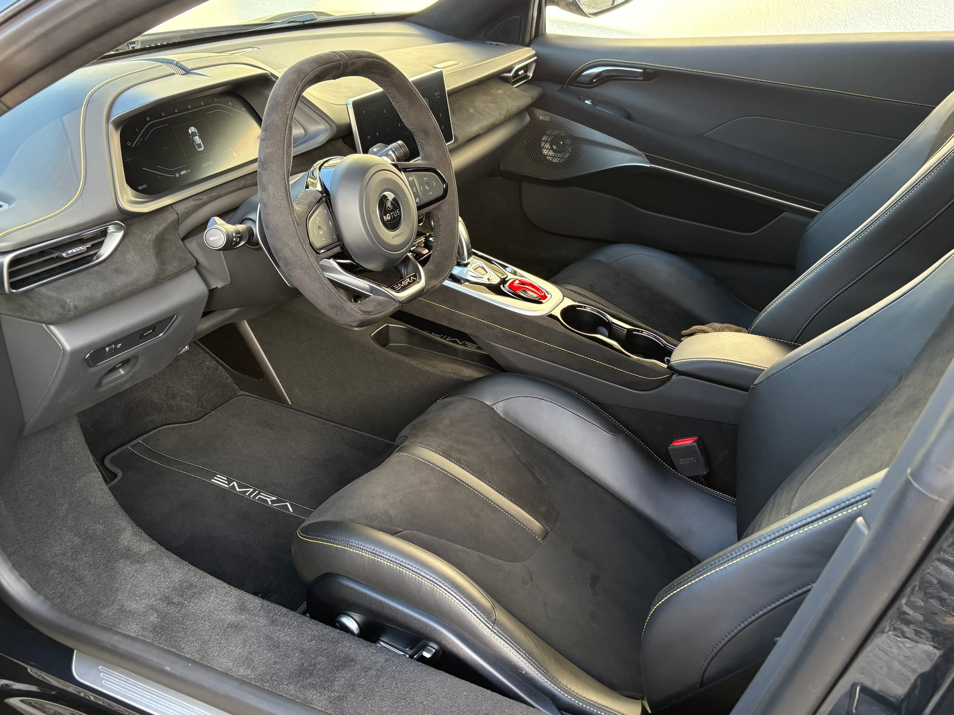 LOTUS Emira 2.0 First Edition Aut.-image-2