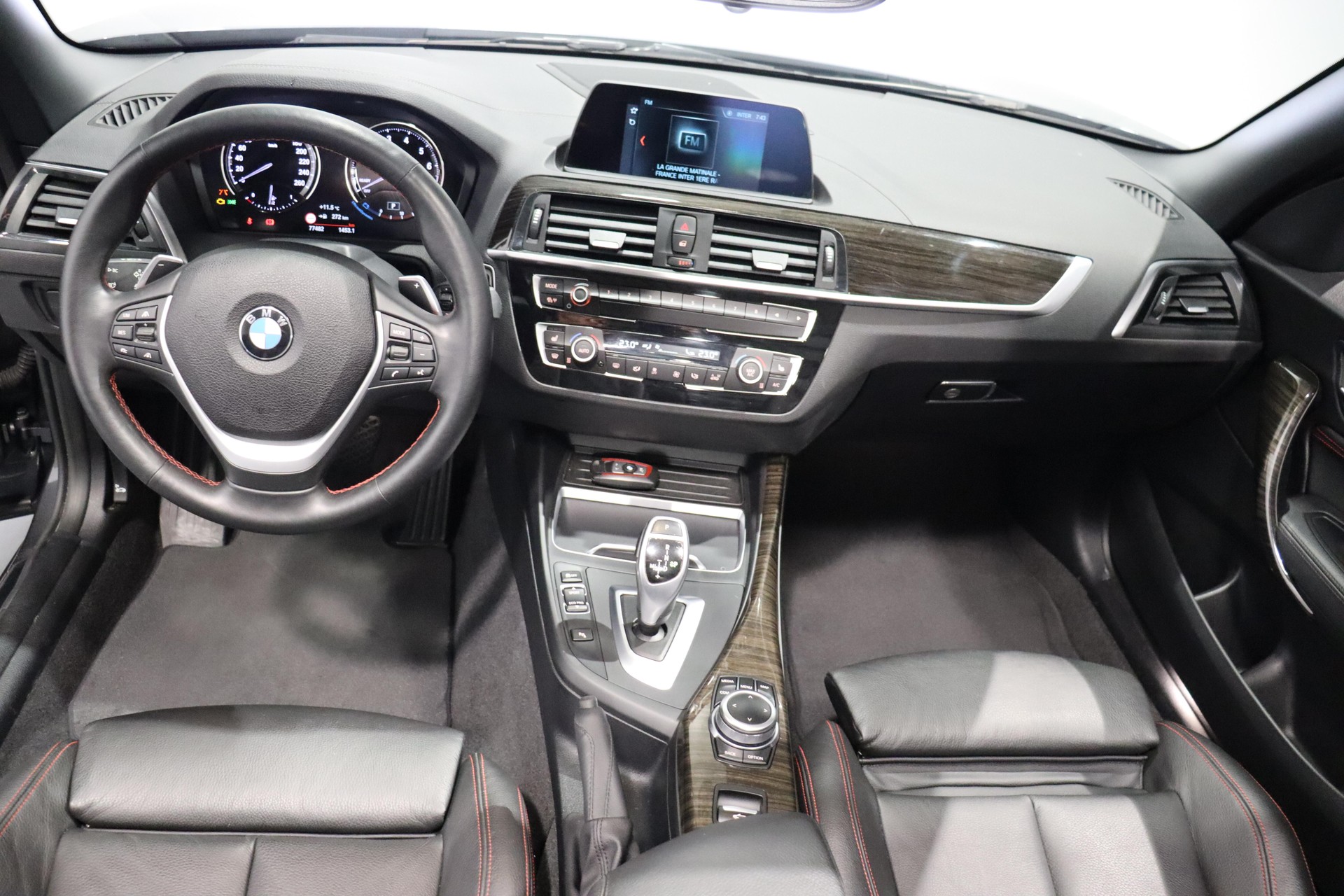 BMW 230i SAG Cabrio-showroom-element-1