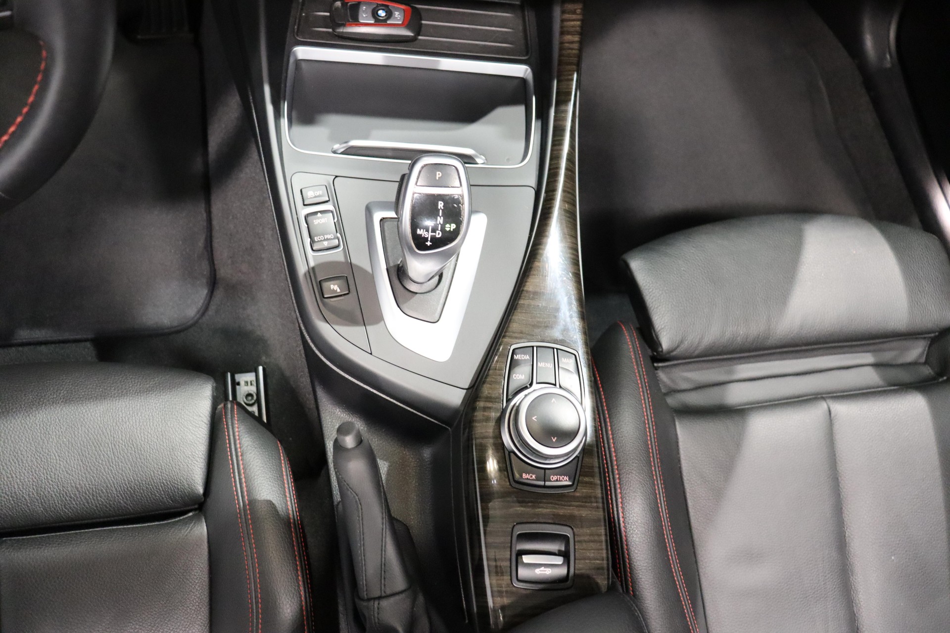 BMW 230i SAG Cabrio-image-4