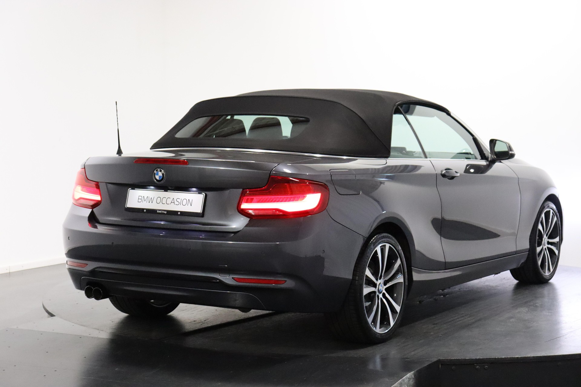 BMW 230i SAG Cabrio-image-5