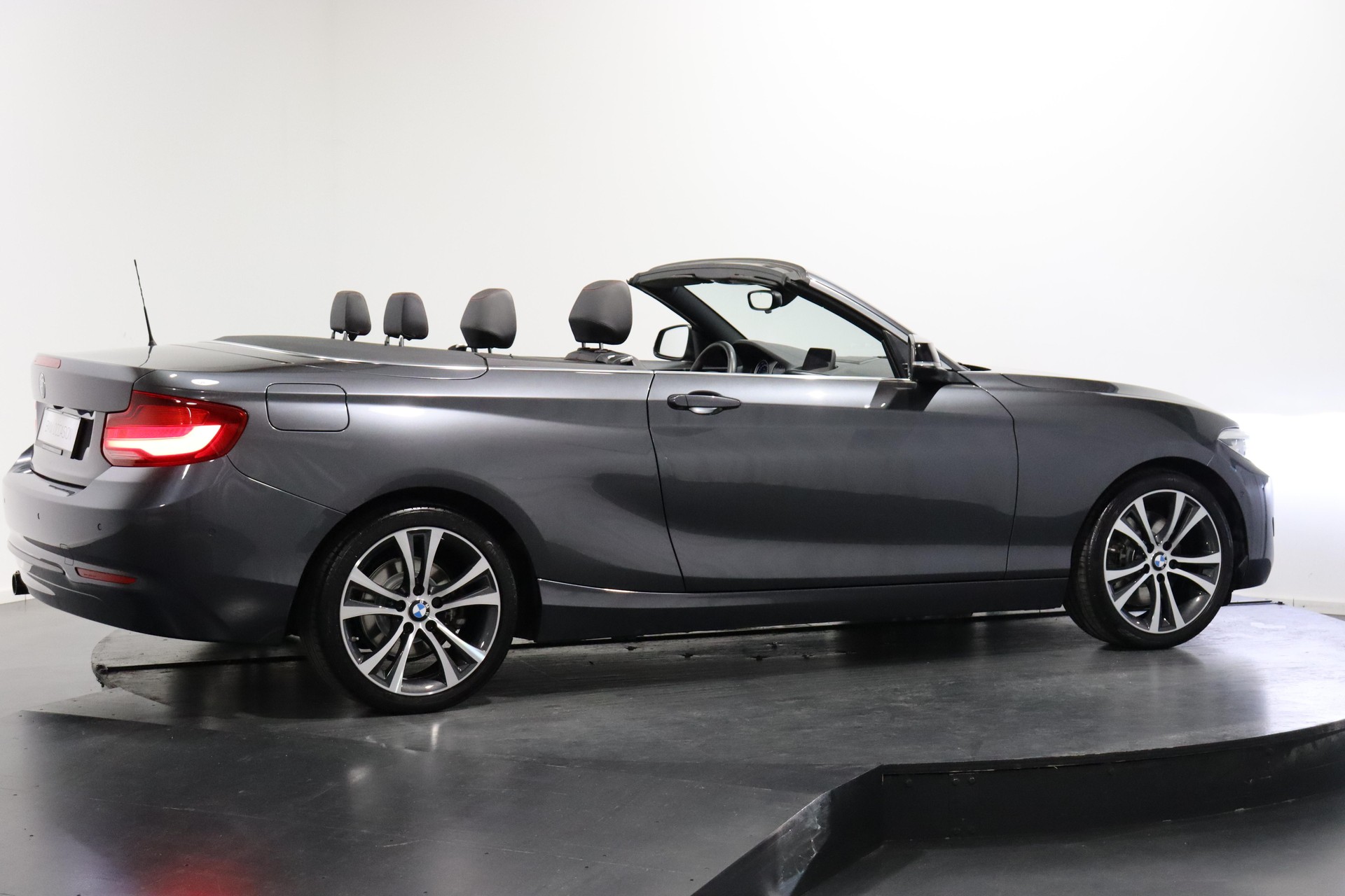 BMW 230i SAG Cabrio-image-9