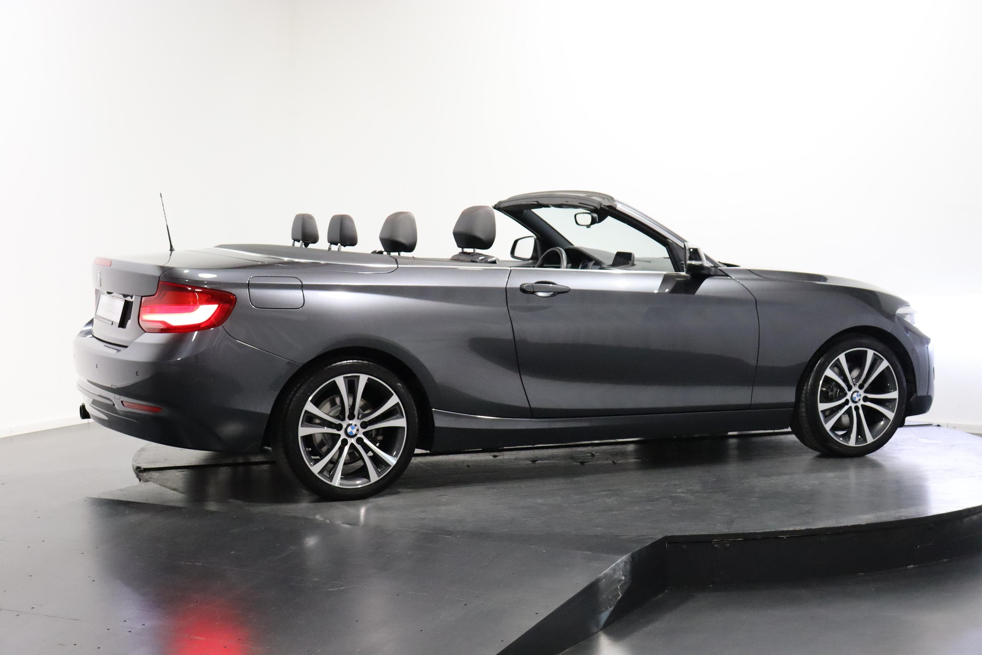 BMW 230i SAG Cabrio-image-7