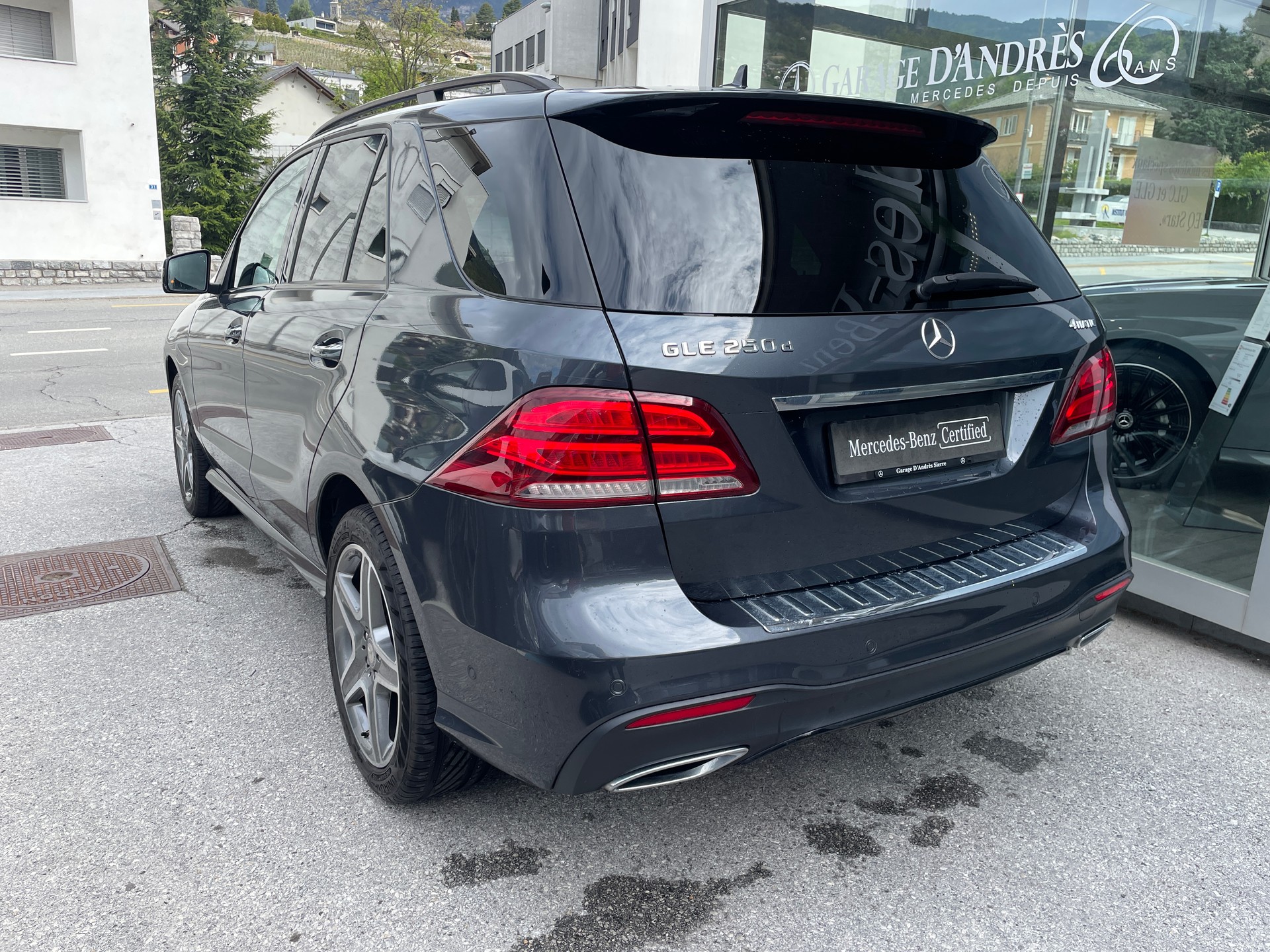 MERCEDES-BENZ GLE 250 d 4Matic 9G-Tronic-image-4