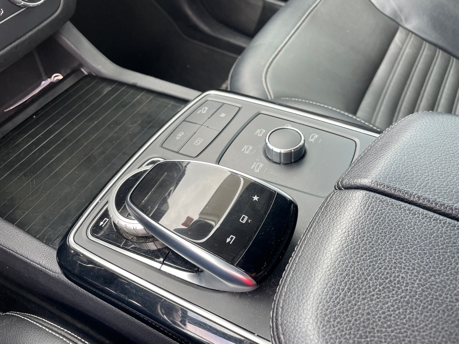 MERCEDES-BENZ GLE 250 d 4Matic 9G-Tronic-image-17