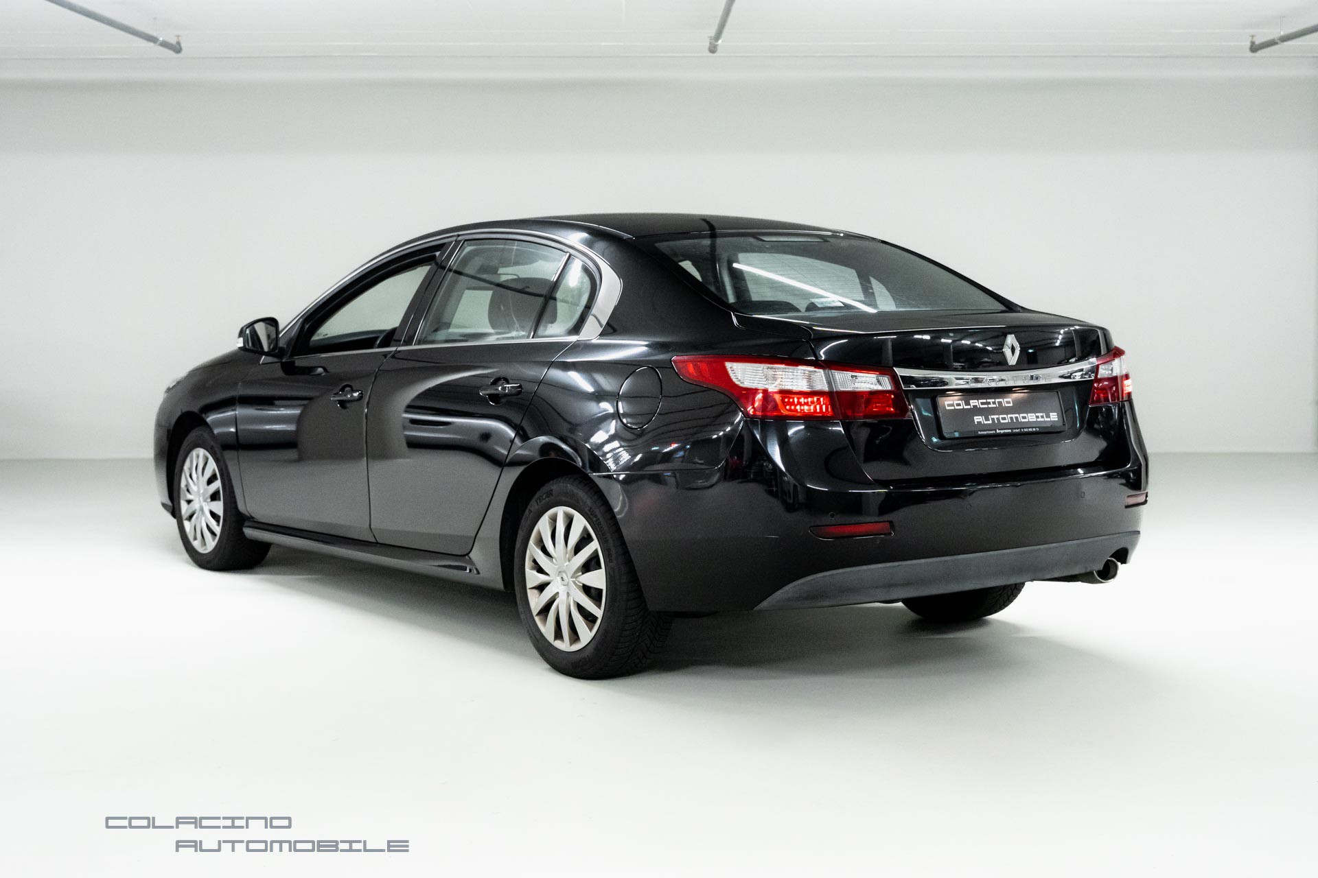 RENAULT Latitude 2.0 dCi Dynamique active-shift-showroom-element-3