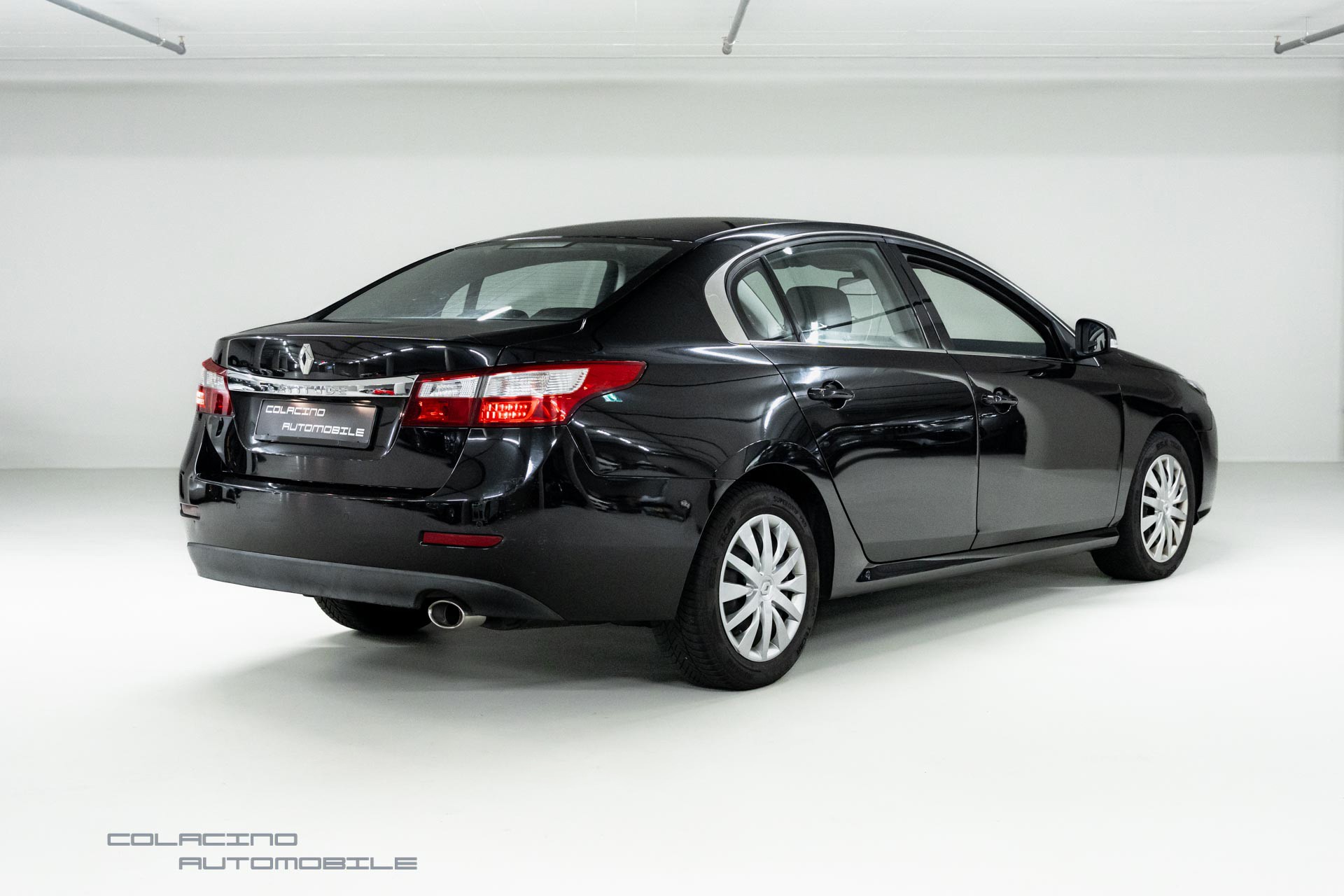 RENAULT Latitude 2.0 dCi Dynamique active-shift-showroom-element-1