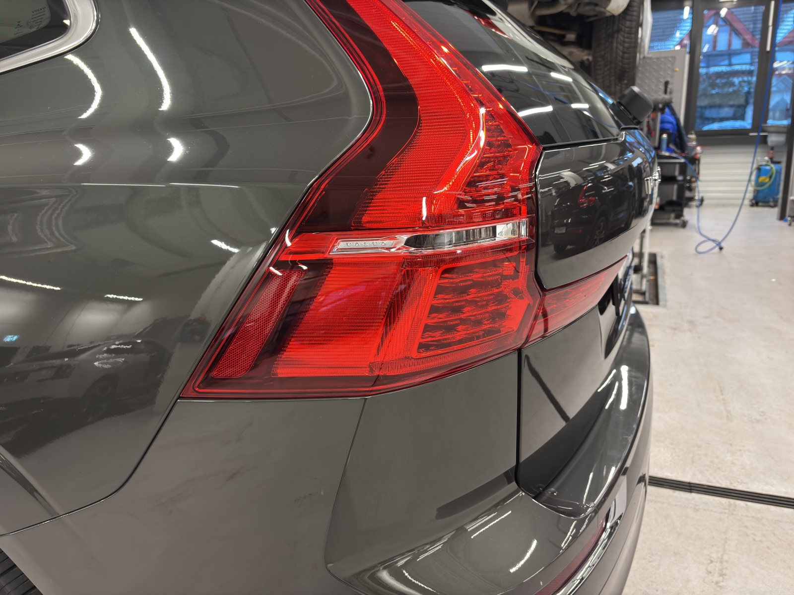 VOLVO XC60 2.0 D5 Inscription AWD-image-14
